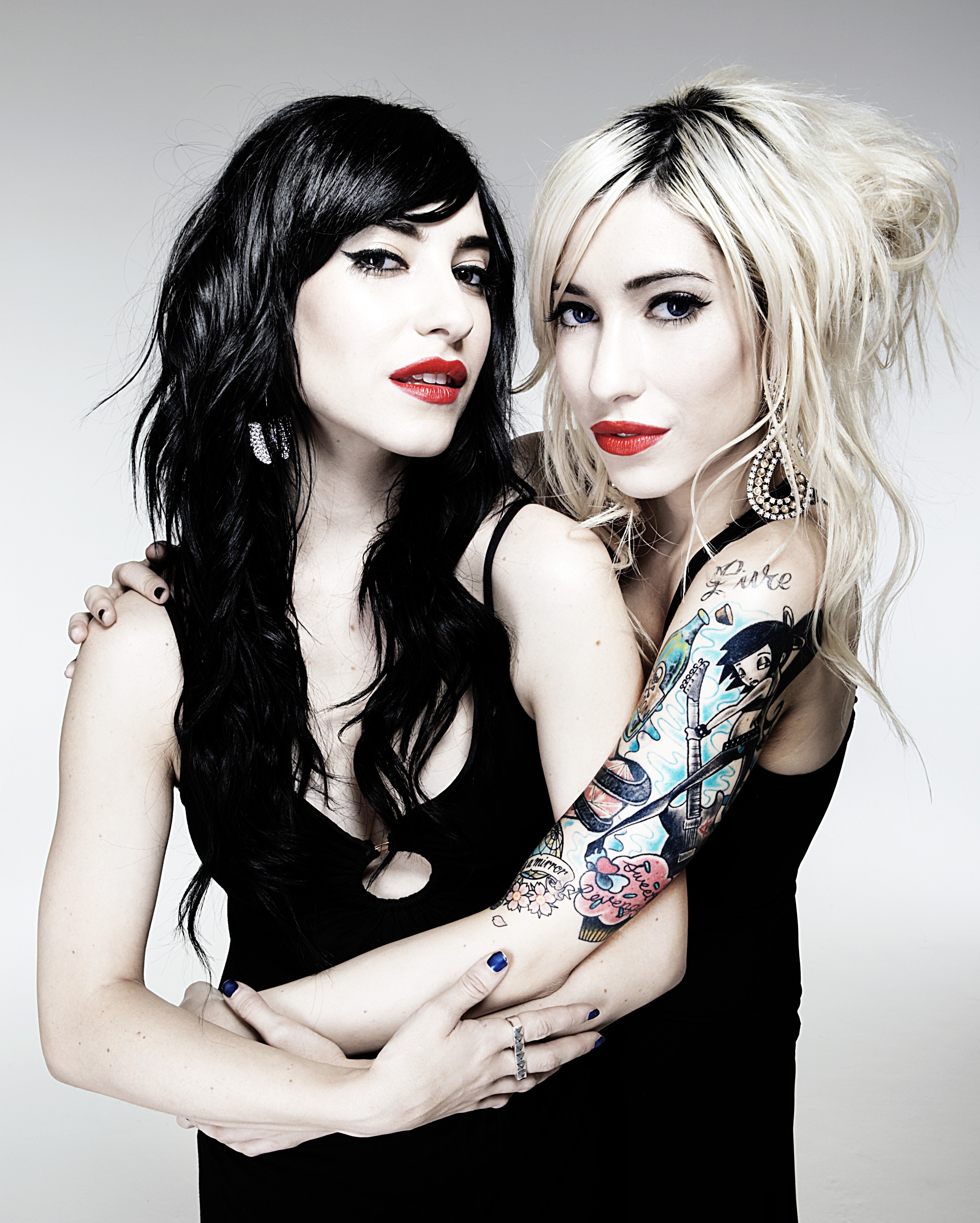 The Veronicas Lisa Marie Origliasso Jessica Origliasso Pop Music Women Singer Wallpaper:2831x3533