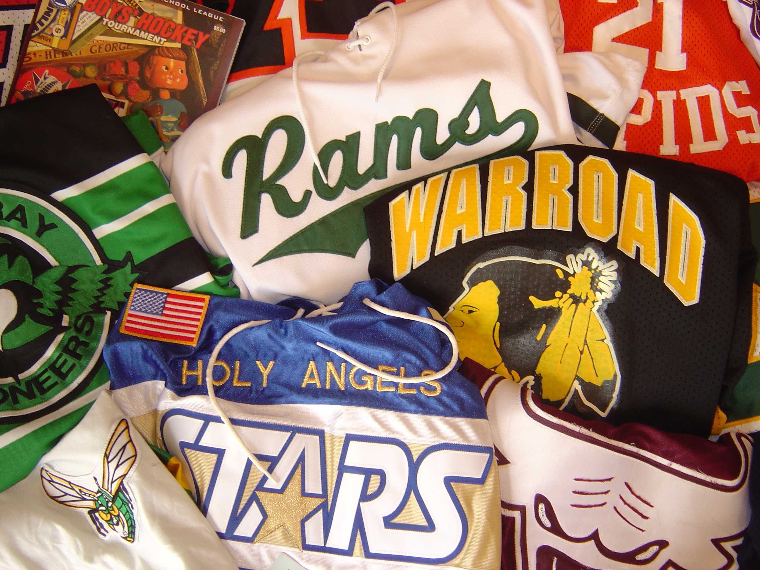 Vintage MN Hockey Desktop Wallpaper