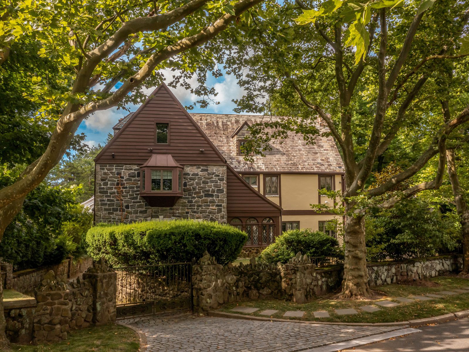 You Can Book the Mansion From 'The Godfather' on Airbnb