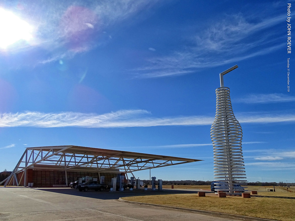 Pops 66 along Route 66, 31 Dec 2019. Pops 66, along Route 6