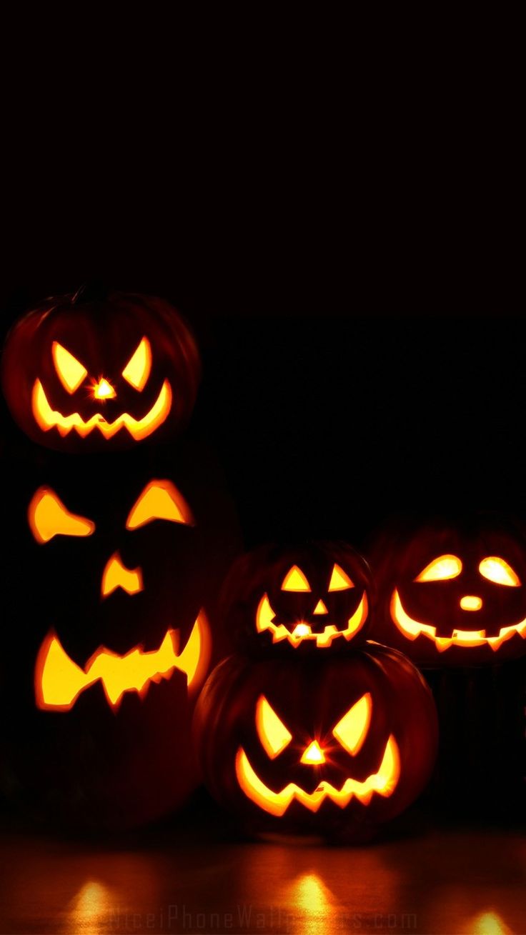 Scary Halloween iPhone wallpaper
