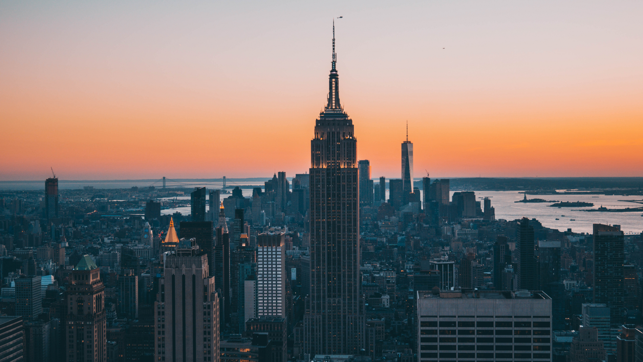 Download empire state building, buildings, sunset, new york city 2560x1440 wallpaper, dual wide 16:9 2560x1440 HD image, background, 689