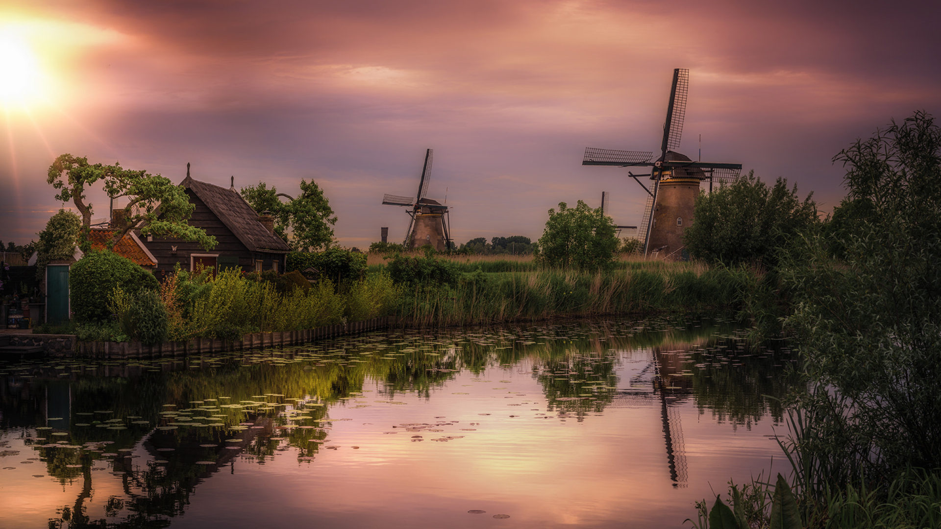 Windmills At Kinderdijk In The Province Of South Holland Net