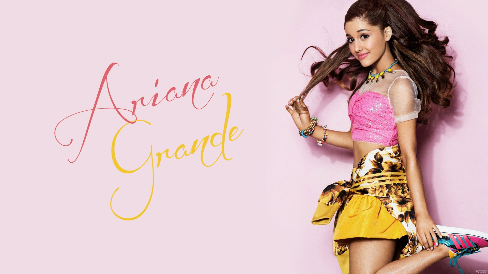 Ariana Grande Wallpaper HD