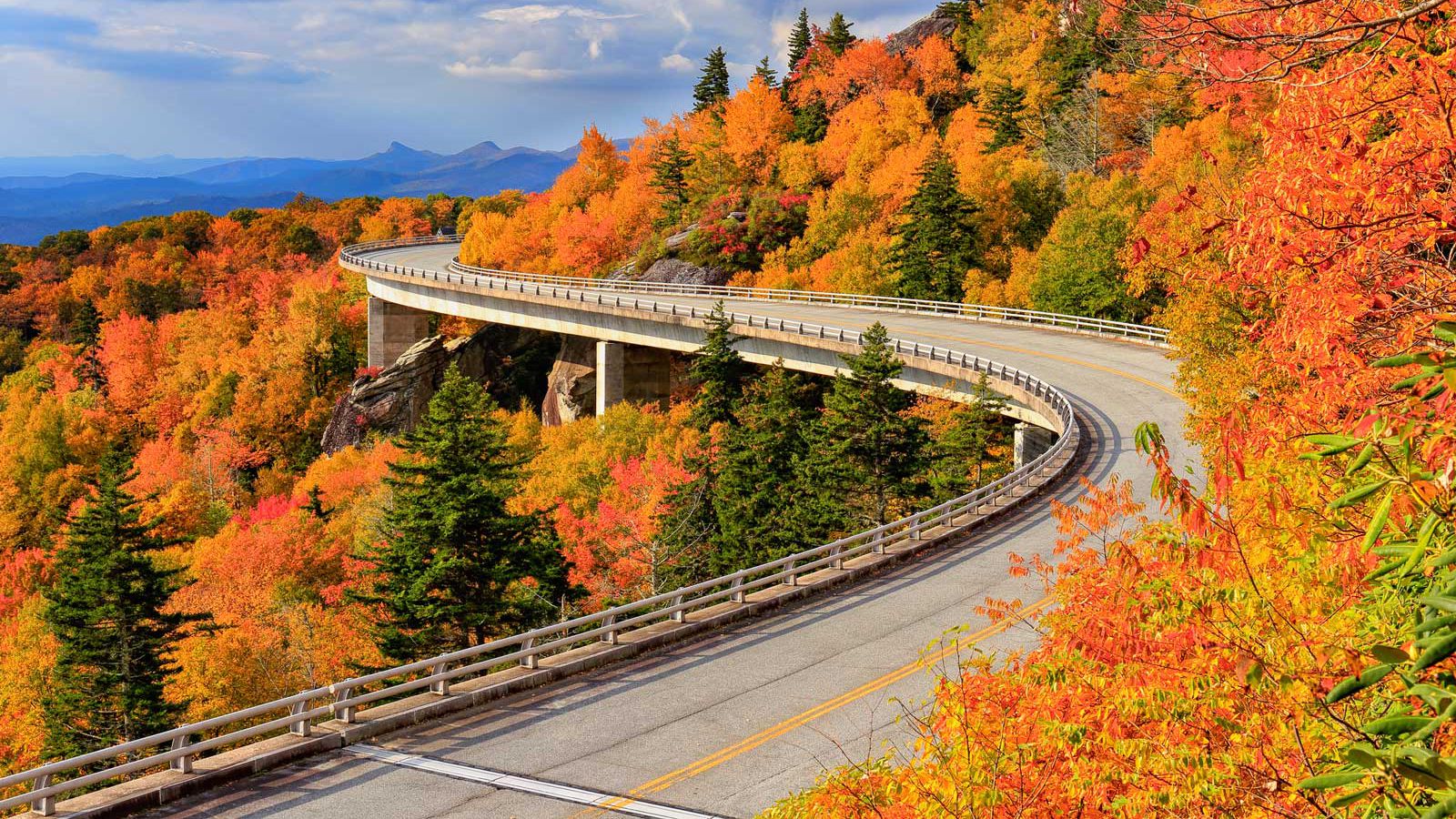 Fall Road Trips for Stunning Scenery Around the U.S