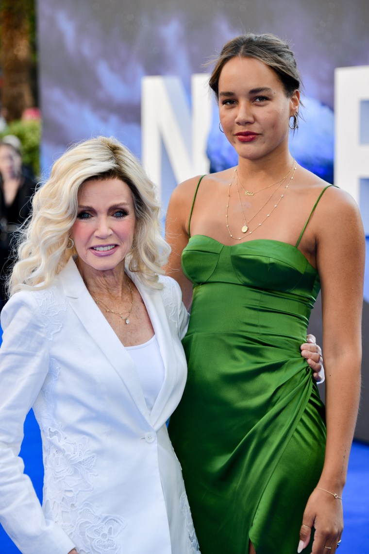 Knots Landing' icon Donna Mills, stuns on red carpet in rare appearance with daughter