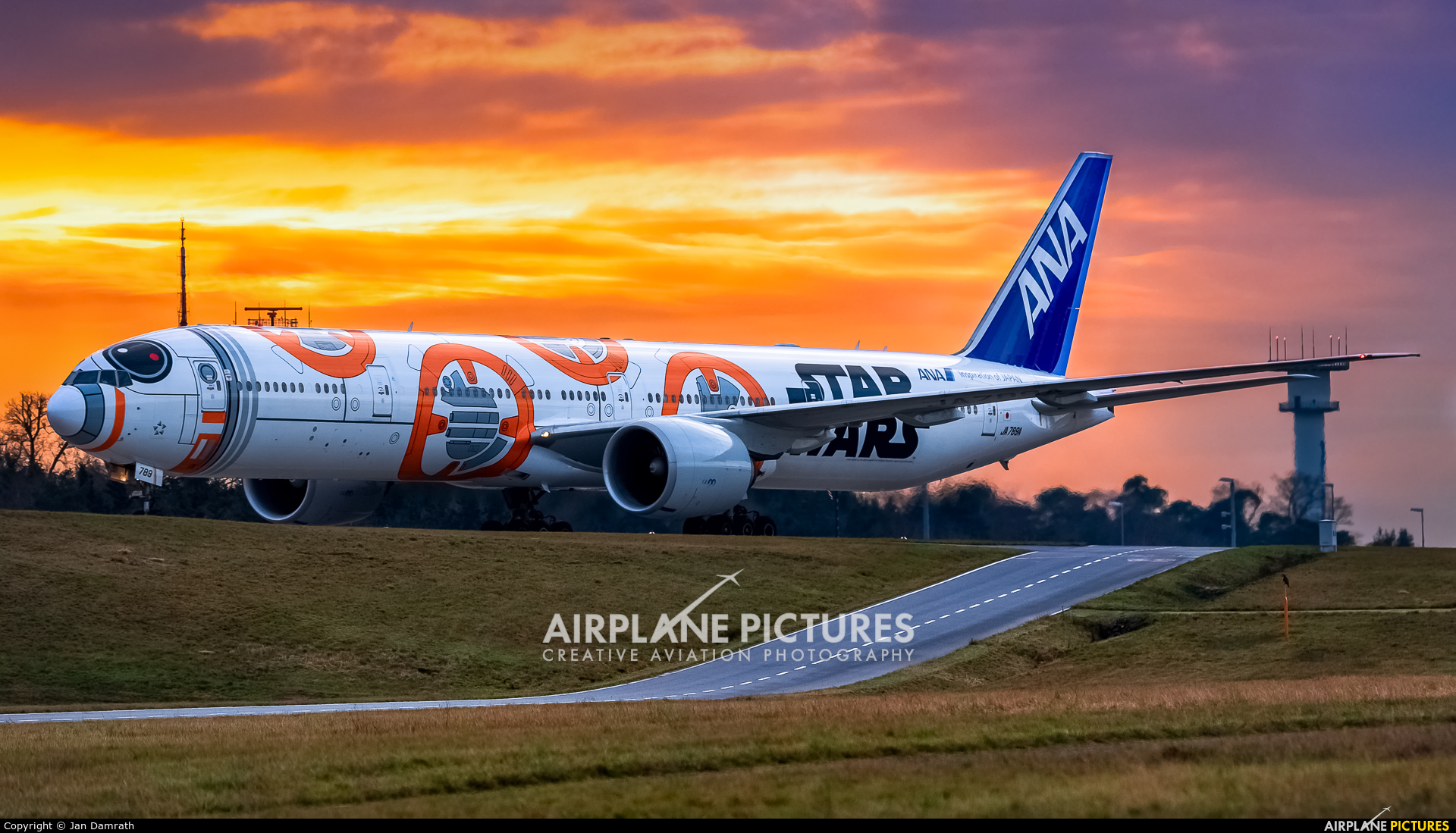JA789A Nippon Airways Boeing 777 300ER At Frankfurt. Photo ID 1010798