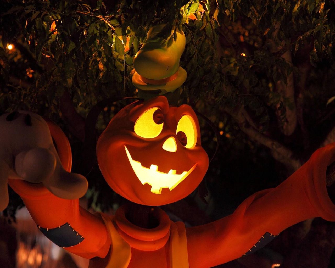 Download wallpaper 1280x1024 halloween, holiday, tree, light, eyes, cartoon, character standard 5:4 HD background