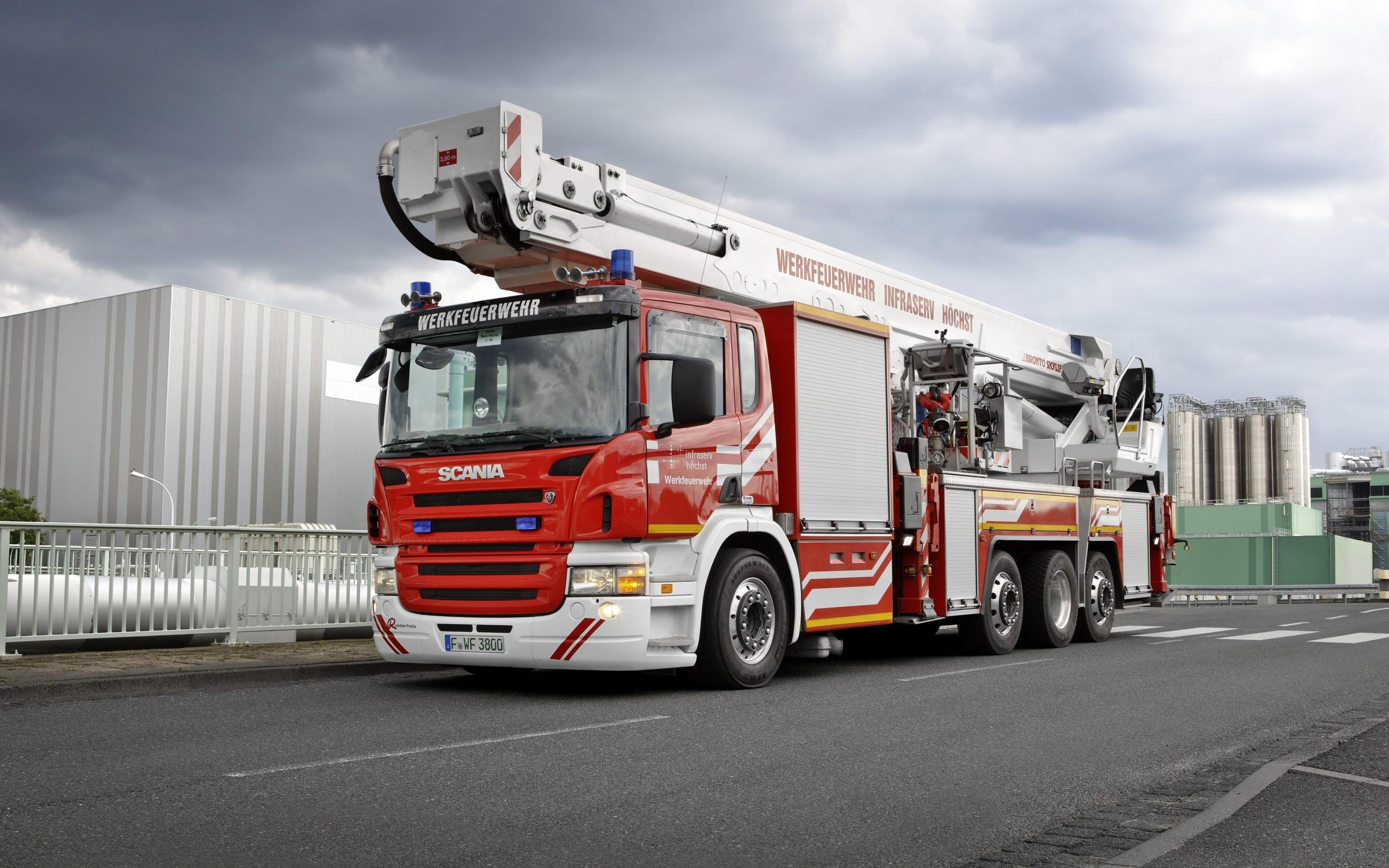 Download wallpaper Scania R500, fire truck, german fire truck, werkfeuerwehr, Scania for desktop with resolution 2880x1800. High Quality HD picture wallpaper