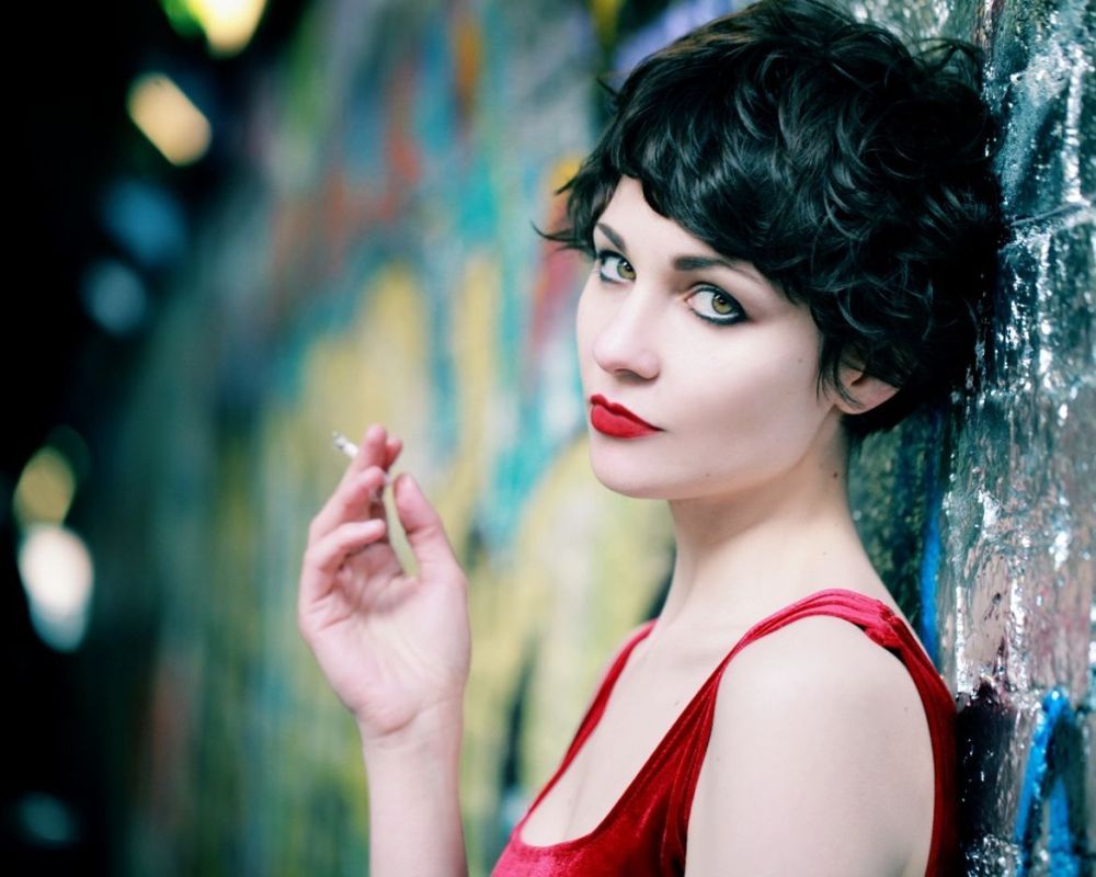 Tuppence Middleton. Middleton, Girl smoking, Short hair styles
