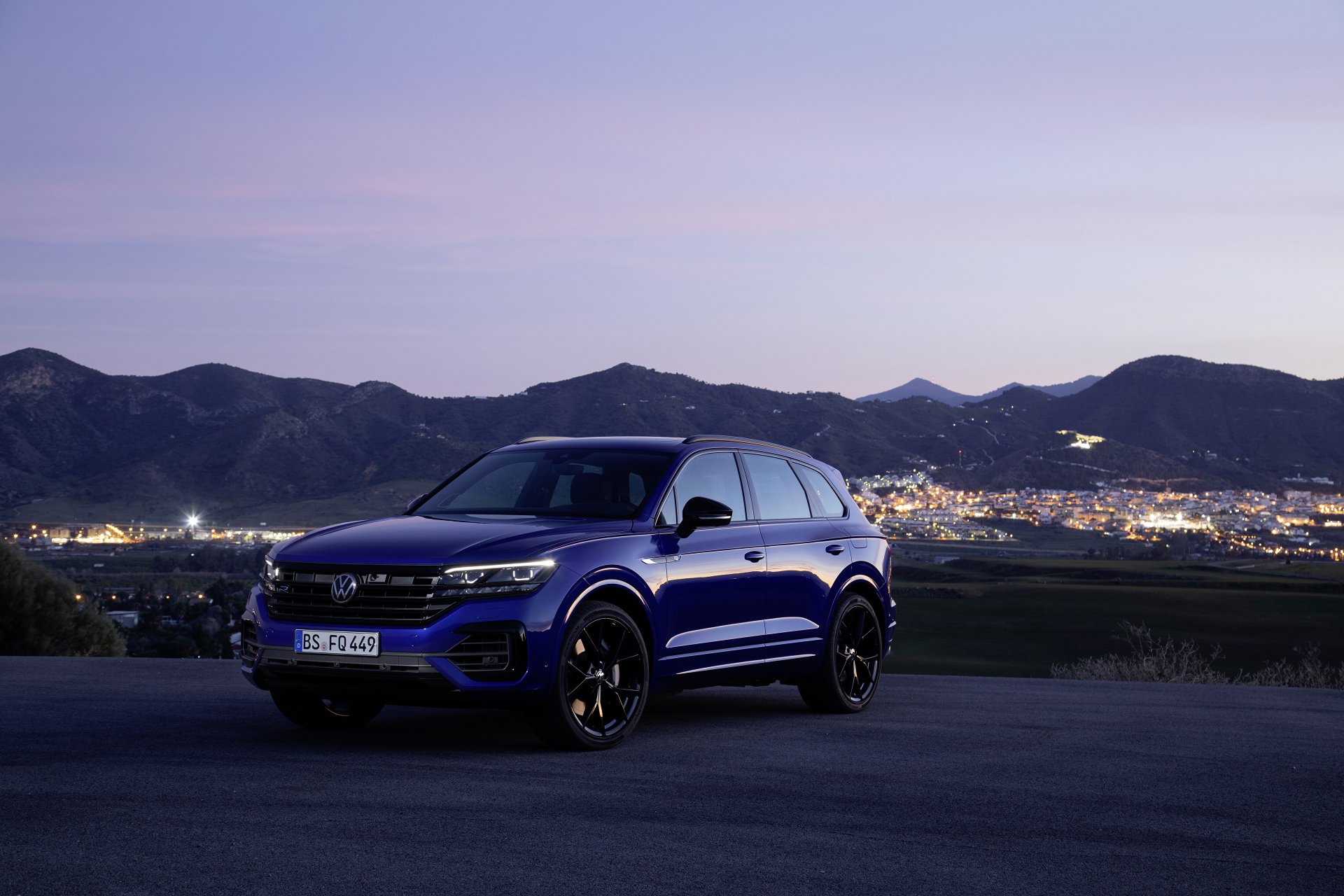 4K Volkswagen Touareg R Line Wallpaper And Background Image