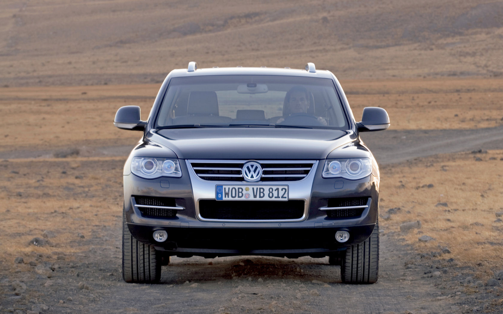 Volkswagen (VW) Touareg VR6, V8 FSI, TDI Widescreen Wallpaper / Desktop Background Picture