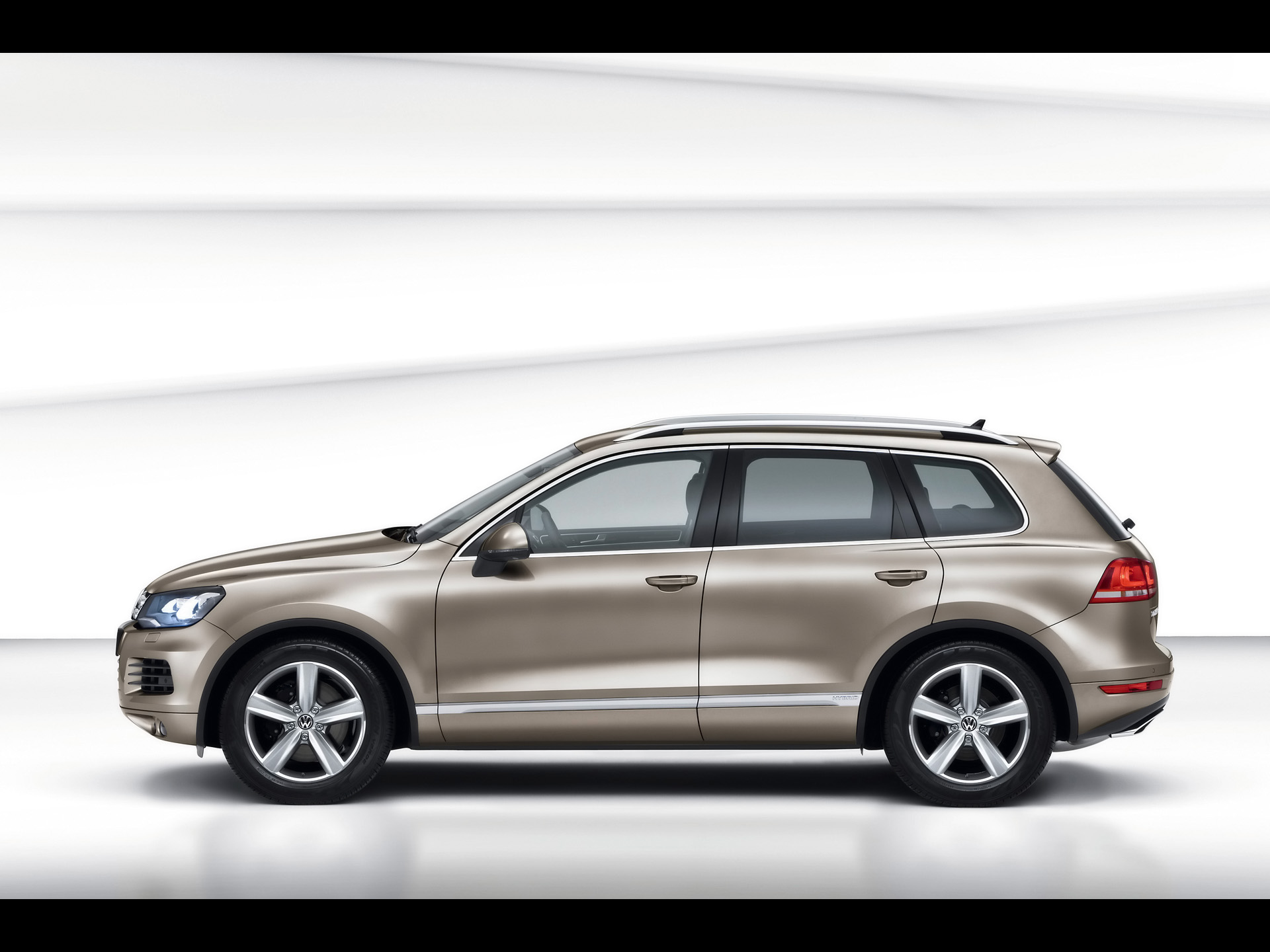 New VW Touareg Side Hybrid Studio wallpaper. New VW Touareg Side Hybrid Studio
