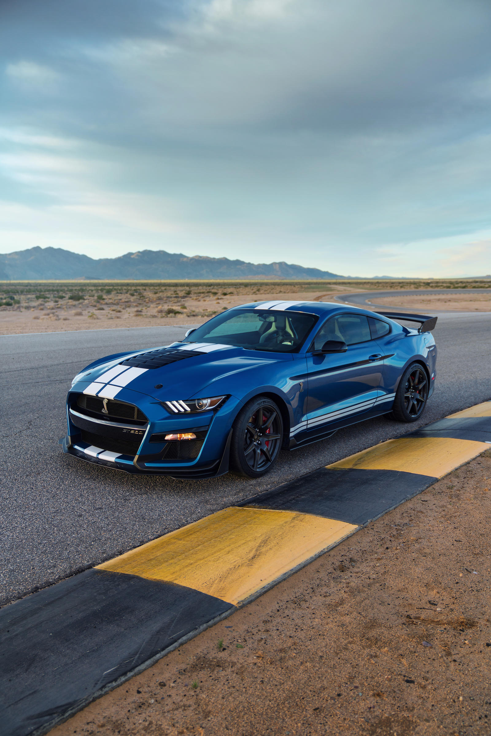 2022 Ford Mustang Shelby GT500 Exterior Dimensions: Colors Options & Accessories