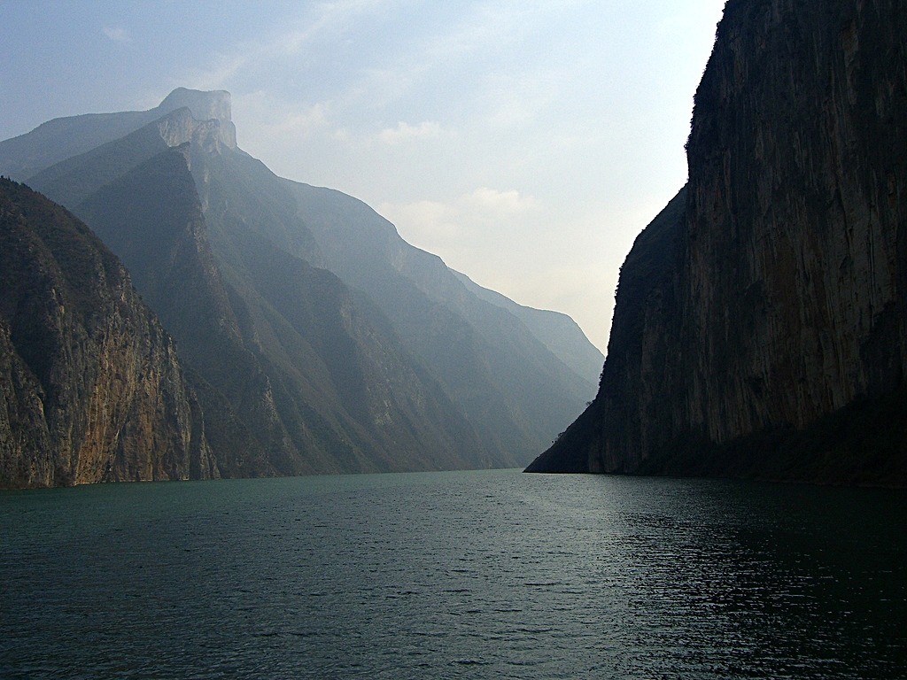 Three Gorges of the Yangtze River (Chang Jiang) Photo and Information