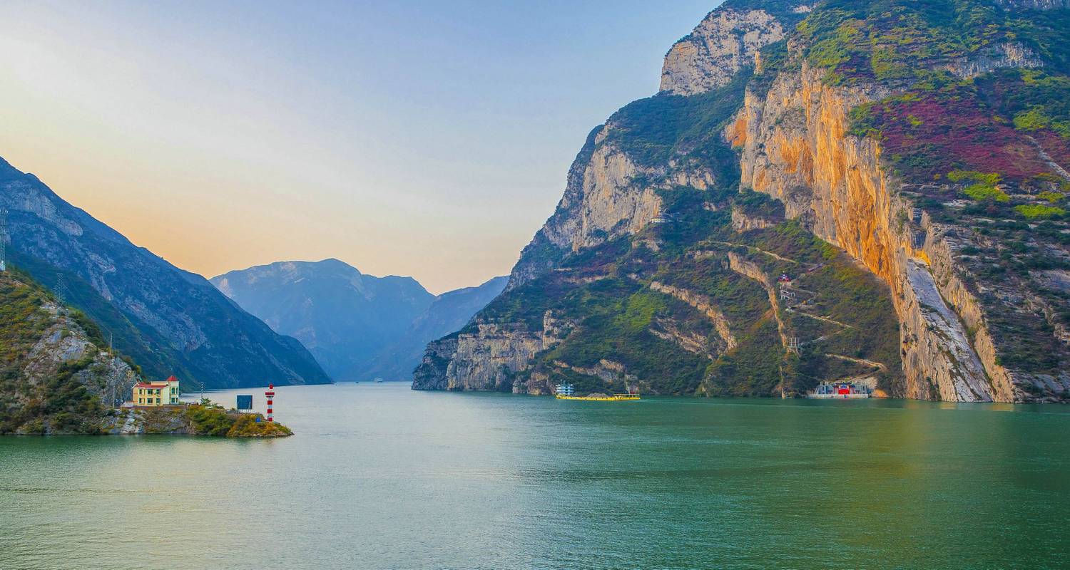 Yangtze River Cruise from Yichang to Chongqing Upstream in 5 Days 4 Nights by Silk Road Trips