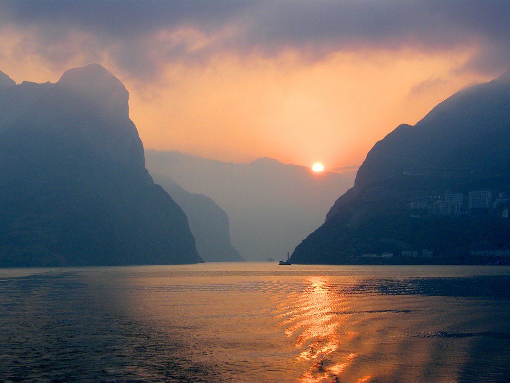 Setting Sun on the Yangtze River. Stanley Zimny (Thank You for 63 Million views)