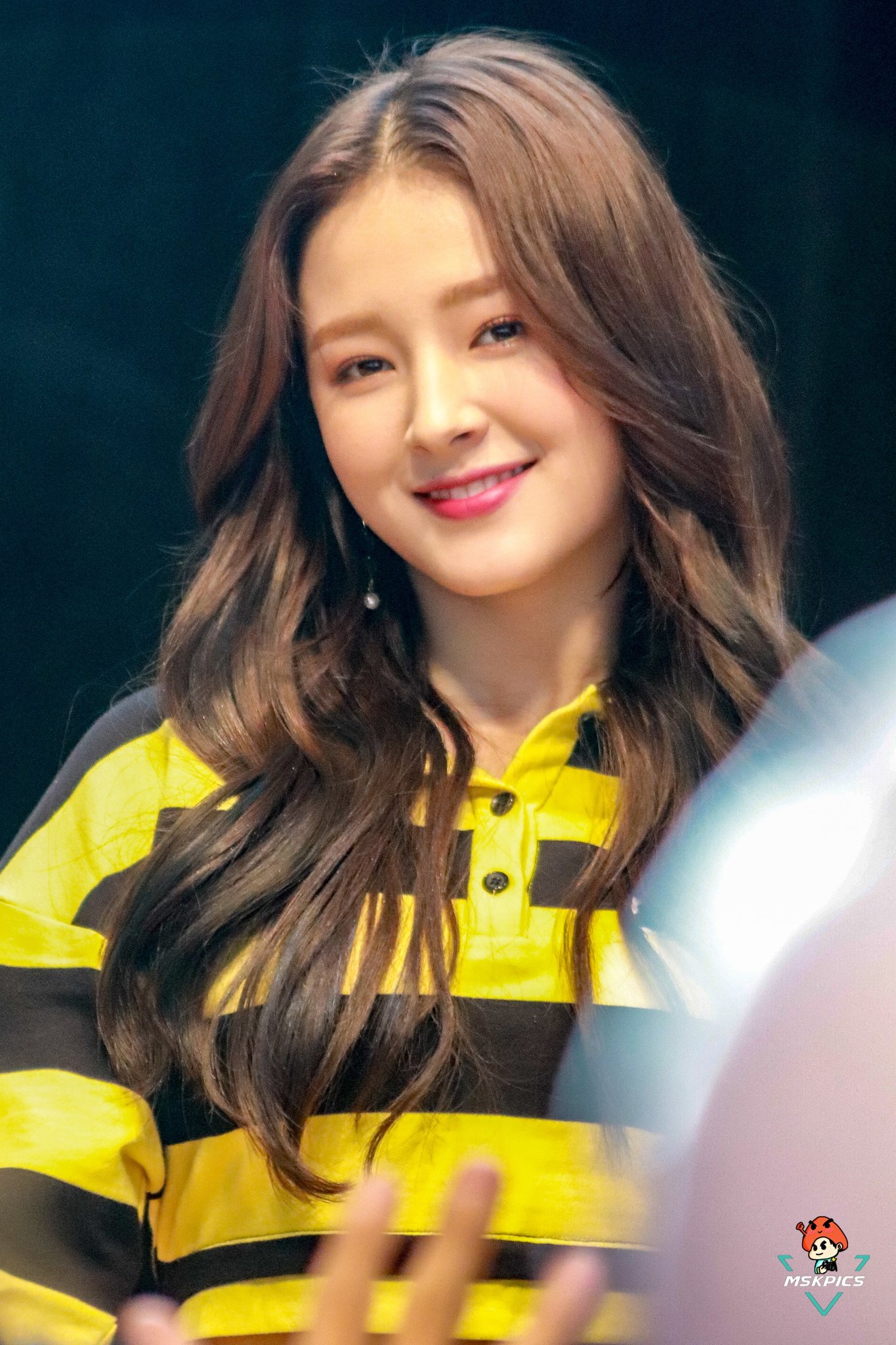 eli Nancy #MOMOLAND masternim just provided us new phone wallpaper