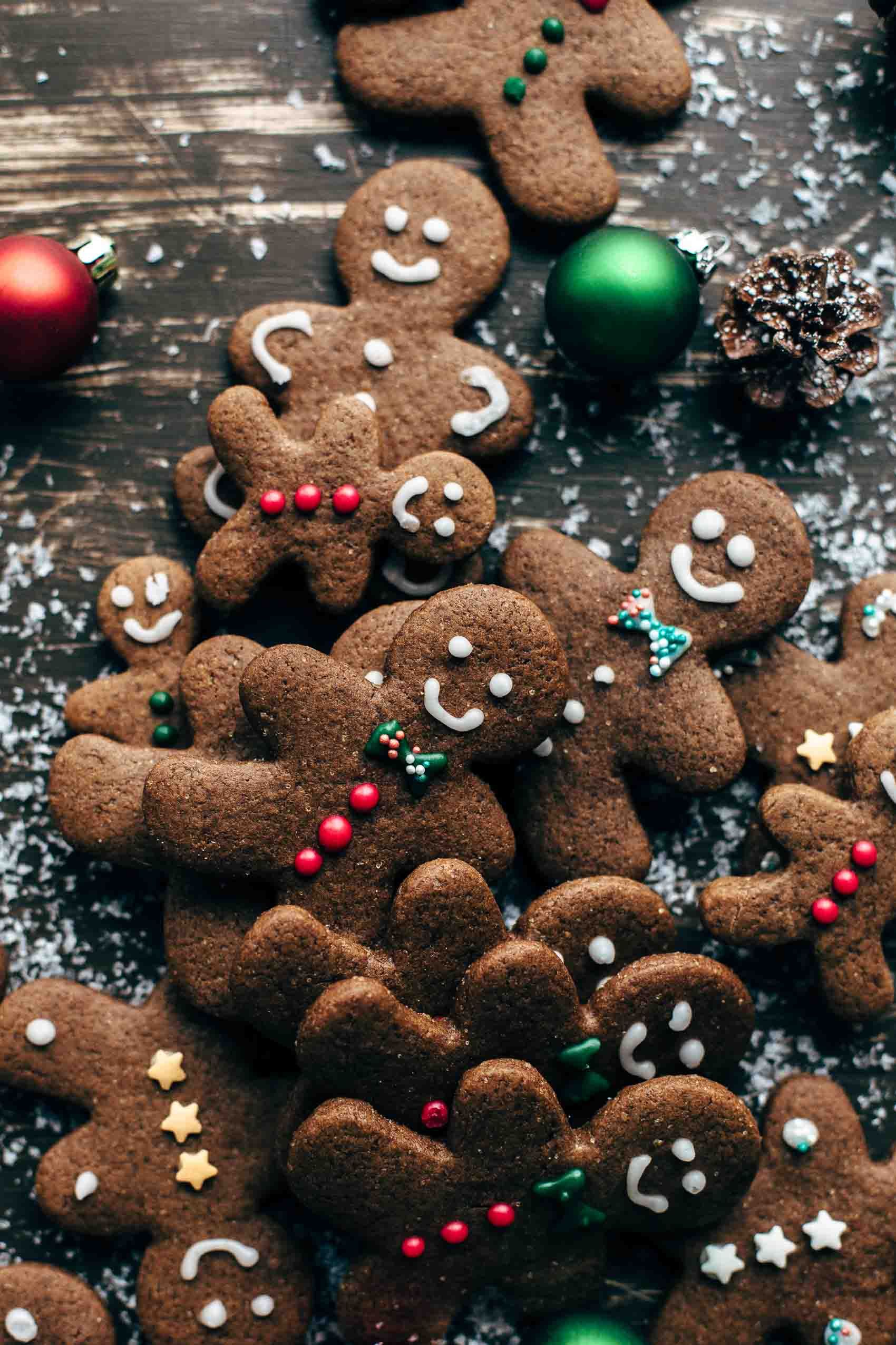 Easy Gingerbread Men Cookies Recipe. Christmas phone wallpaper, Cute christmas wallpaper, Christmas wallpaper