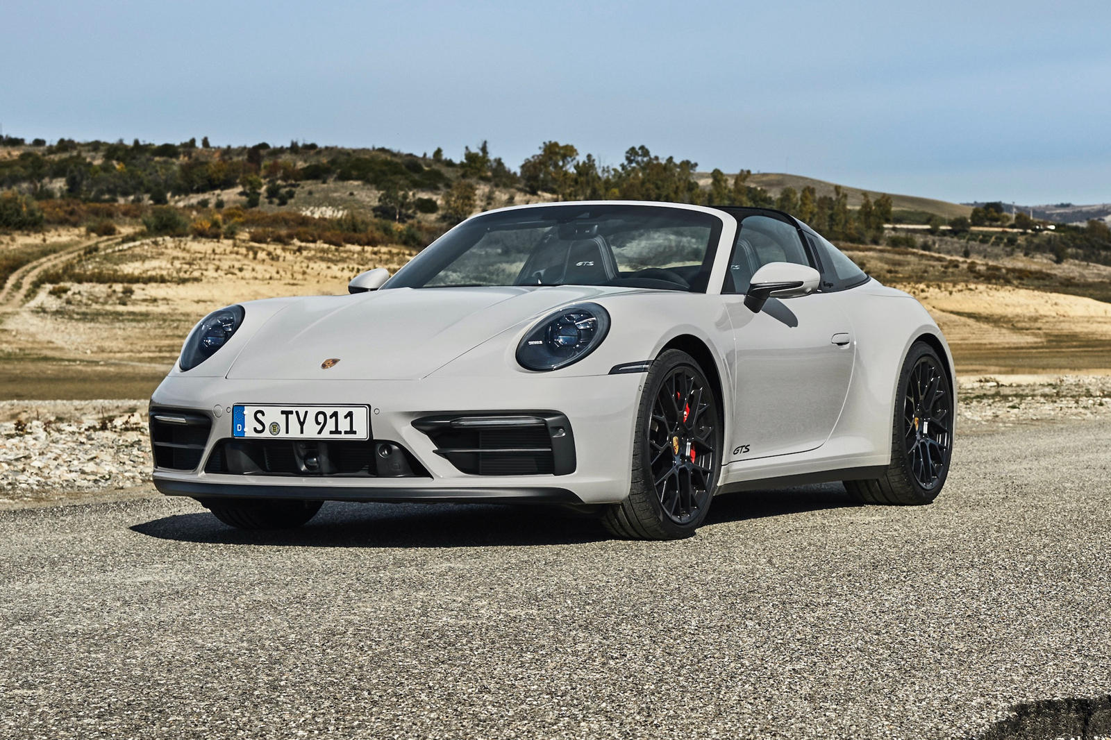 2022 Porsche 911 GTS Arrives With 473 HP And Less Weight