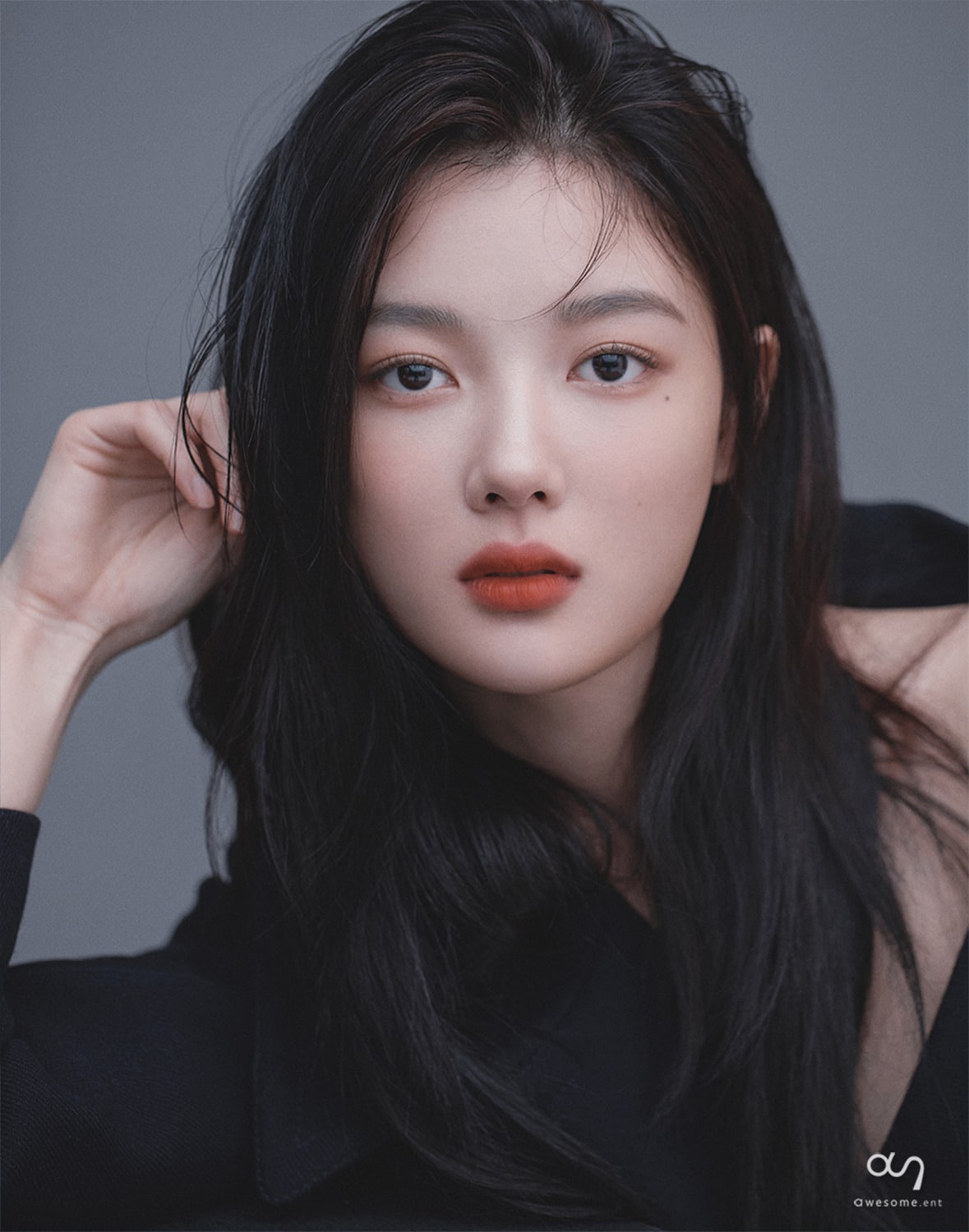 Check out Kim Yoo Jung's Gorgeous Photo from Awesome ENT