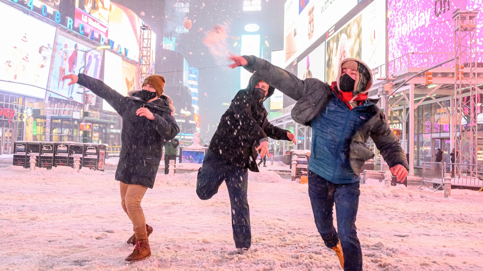 New York Winter Storm Photo and Videos Show Big Apple Blanketed in Snow