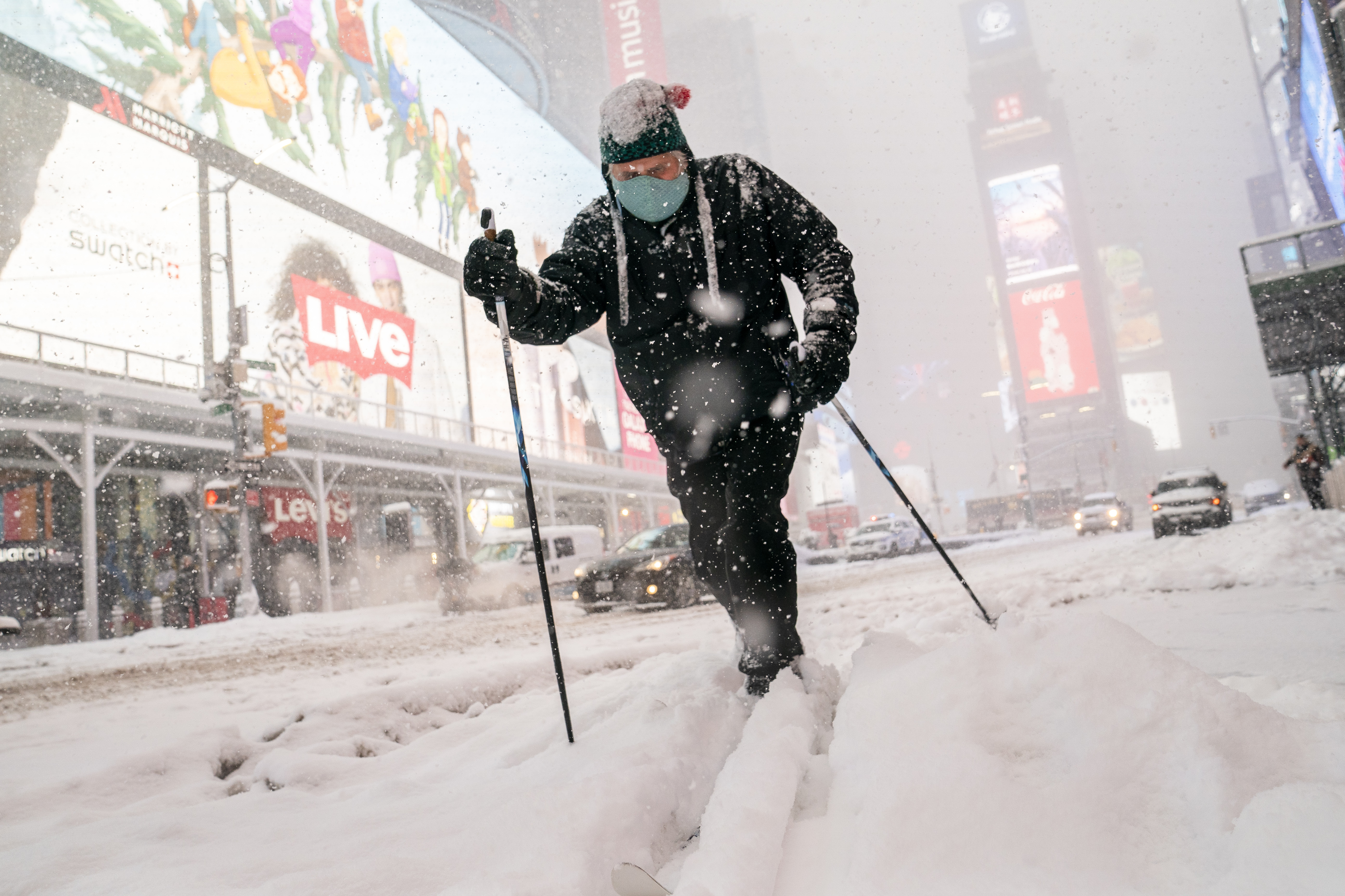 Photos: Nor'easter blankets New York City with snow