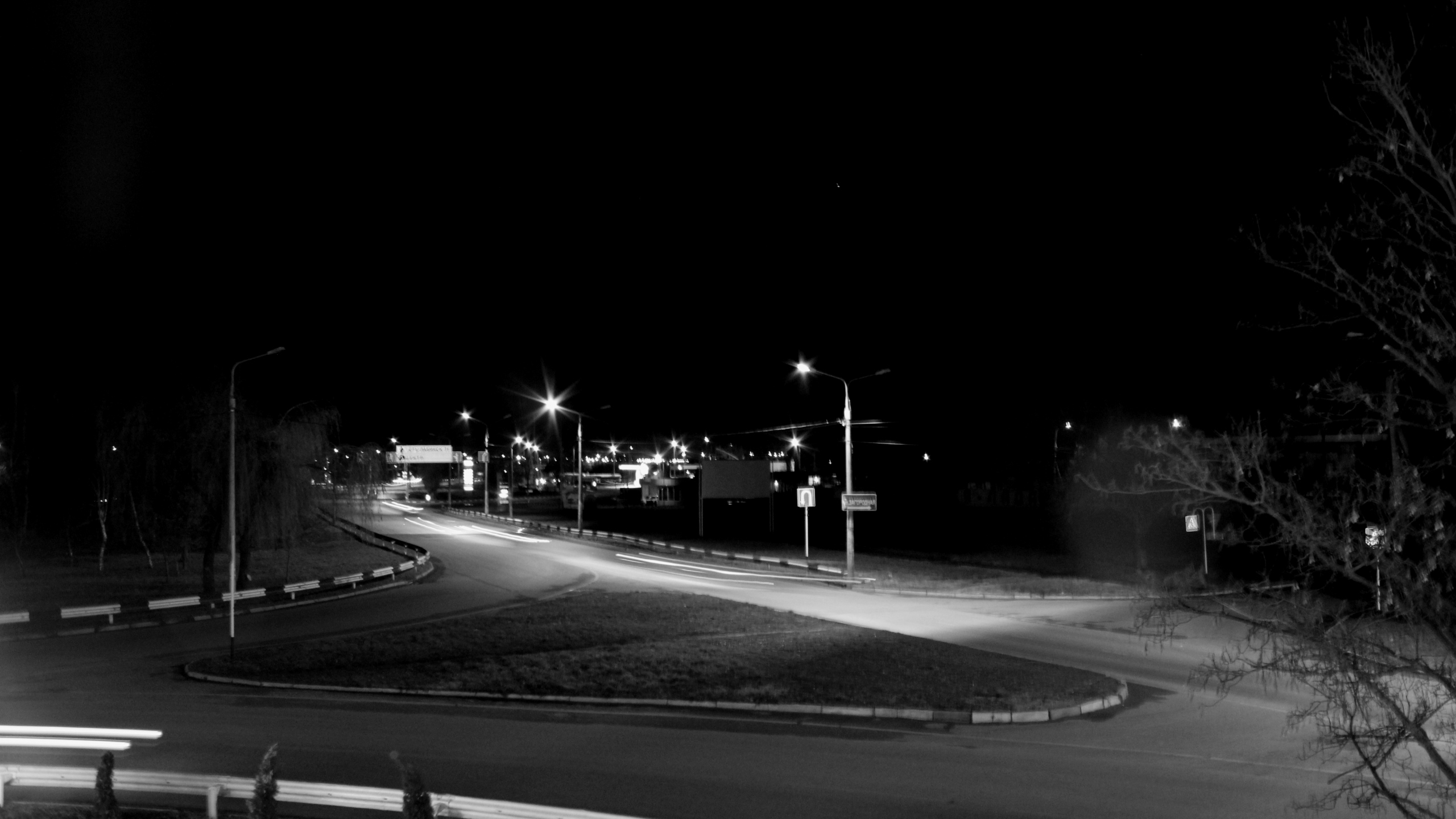 Road Night Lights in Black and White HD wallpaper