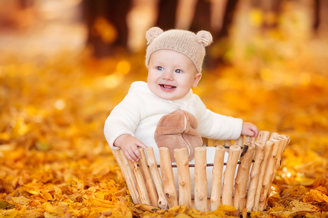 Desktop Wallpaper newborn Smile Children Autumn Winter hat Glance