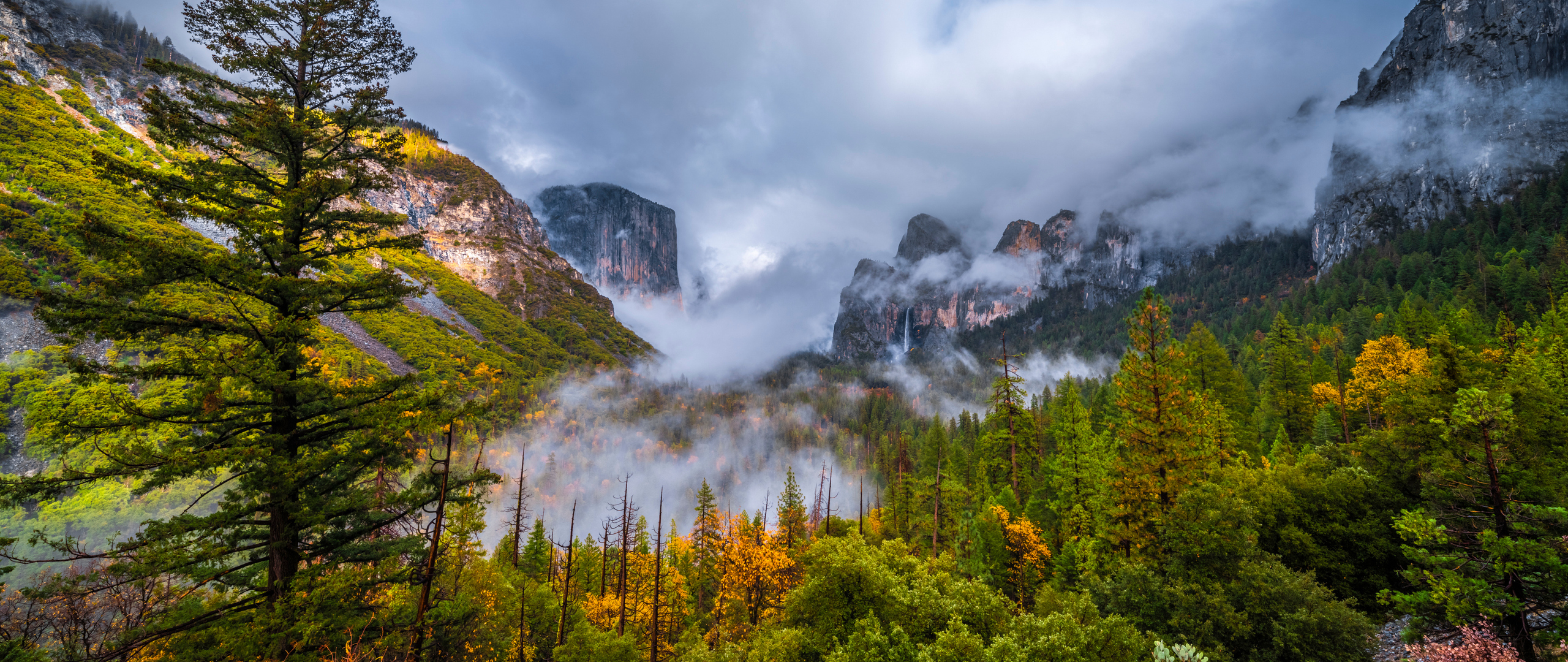 Download Mountains, Yosemite, California, Park, Nature, Scenery, Autumn, Cloudy Wallpaper in 2560x1080 Resolution