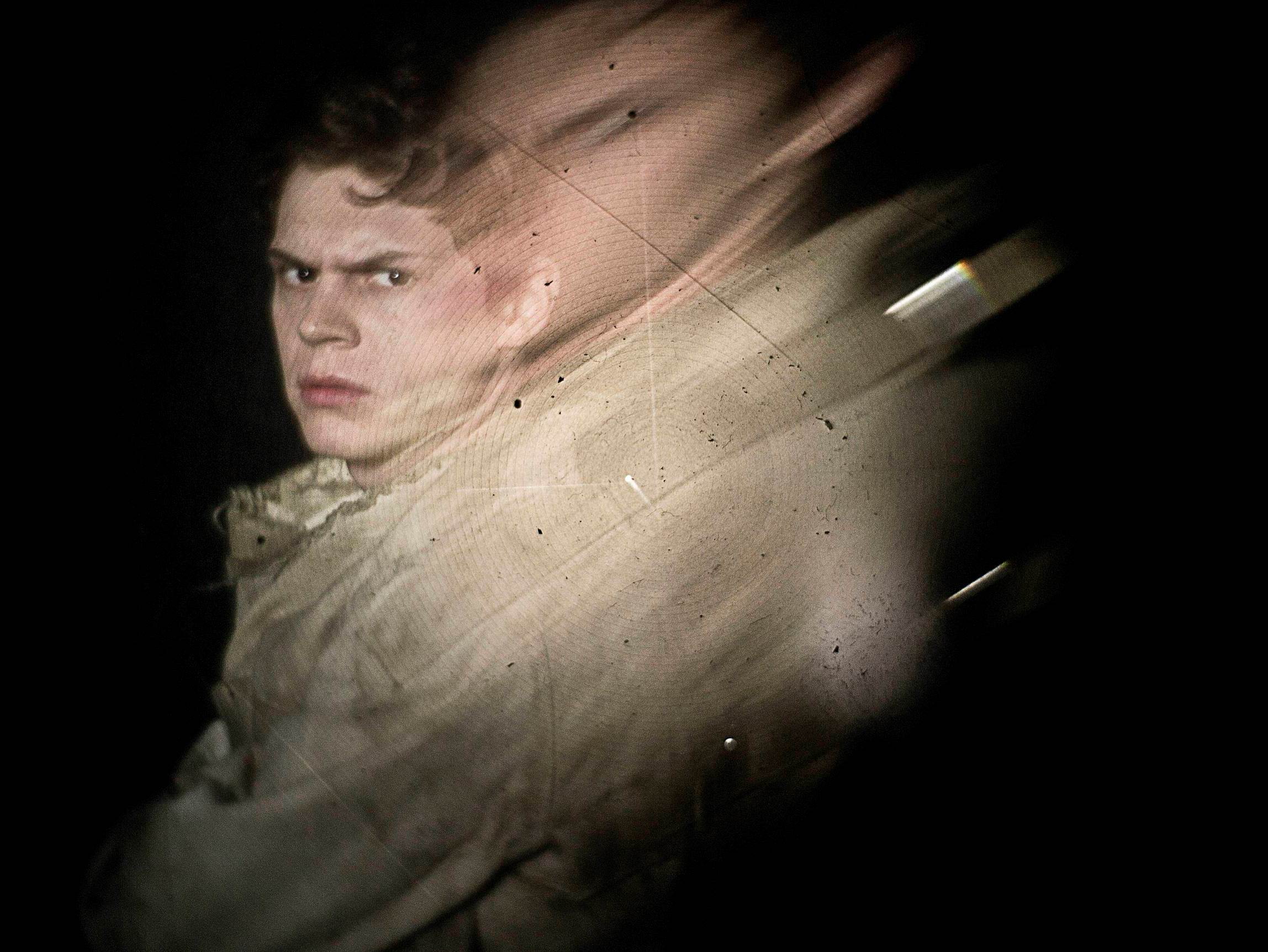 Evan Peters Laptop Wallpaper