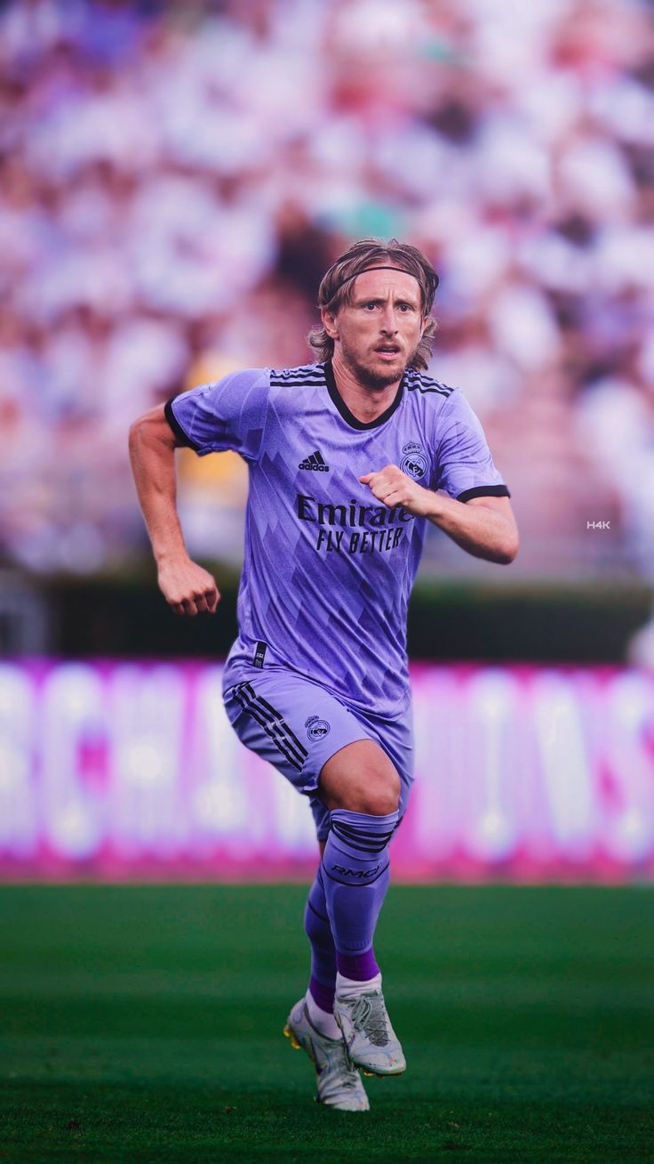 H4K WALLPAPERS on Twitter. Modric, Real madrid wallpaper, Ronaldo football