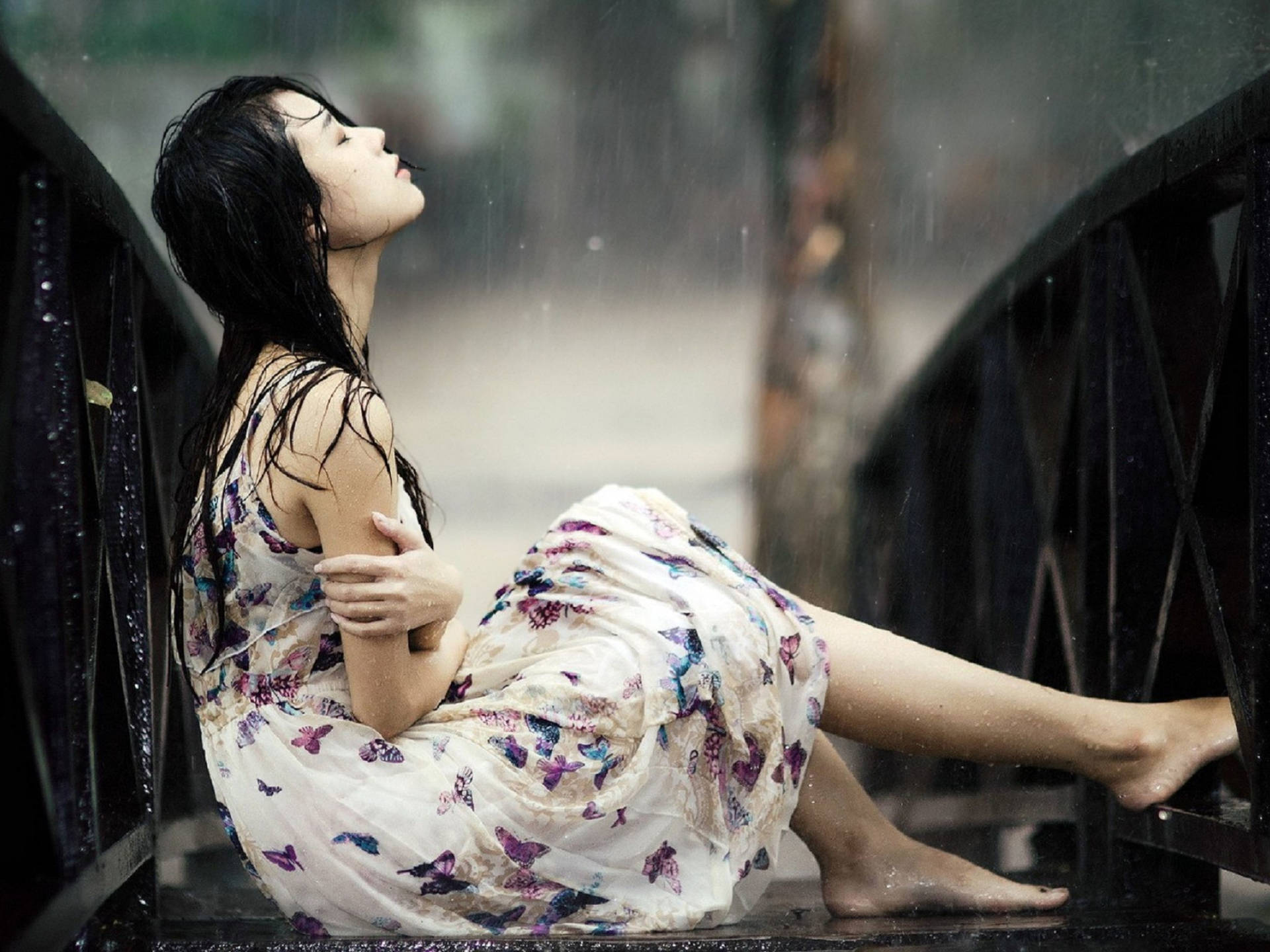 Download Sad Girl In The Rain Wallpaper
