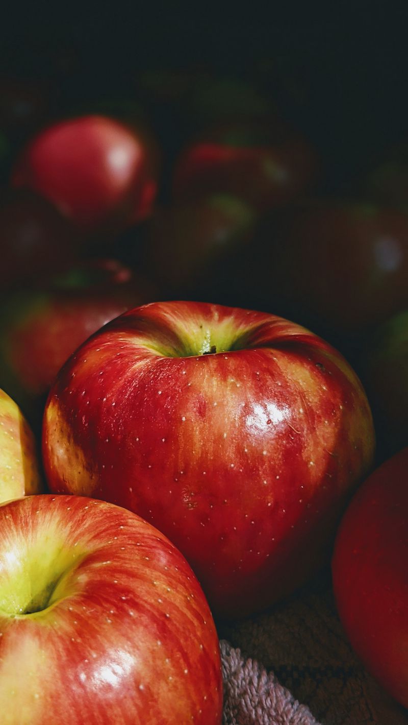 Download Wallpaper 800x1420 Apple, Red, Fruit, Macro Iphone Se 5s 5c 5 For Parallax HD Background