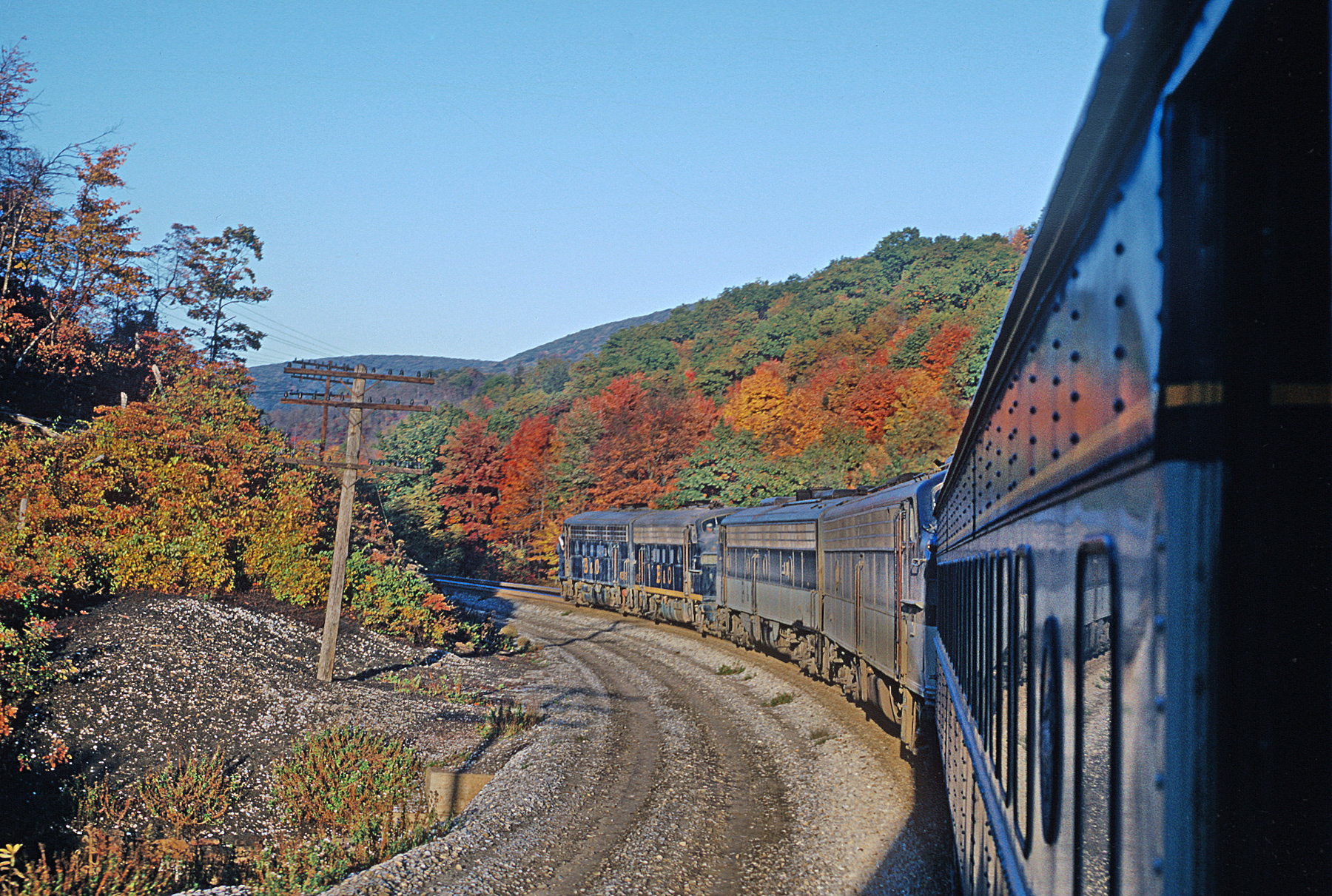 Autumn Train Rides Wallpapers - Wallpaper Cave