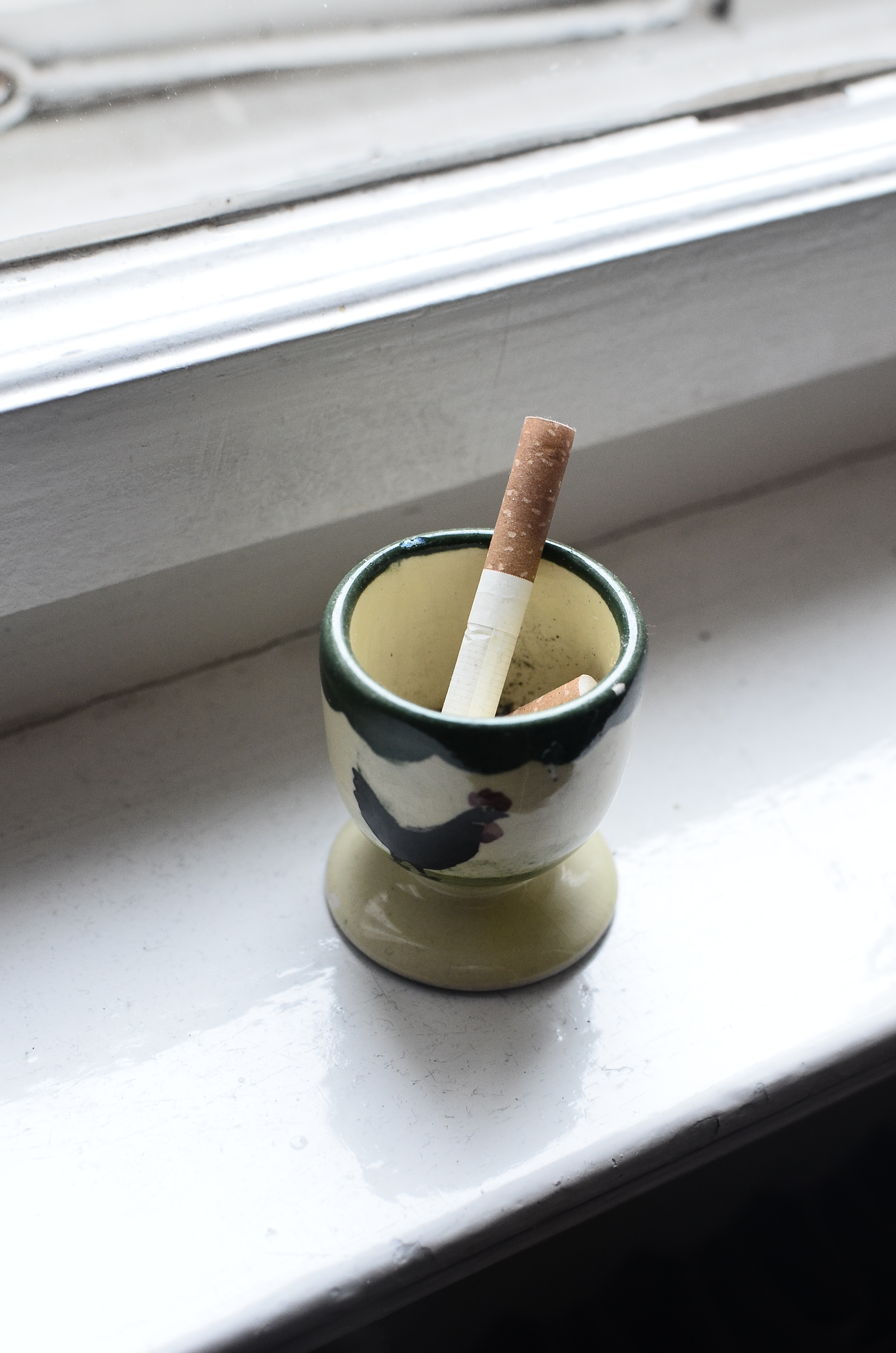 Ashtray with cigarette in windowsill · Free