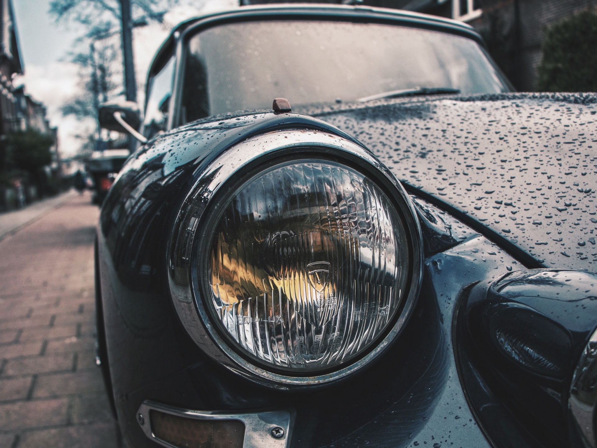 Wallpaper 4k car, light, drop, hood 4k Wallpaper