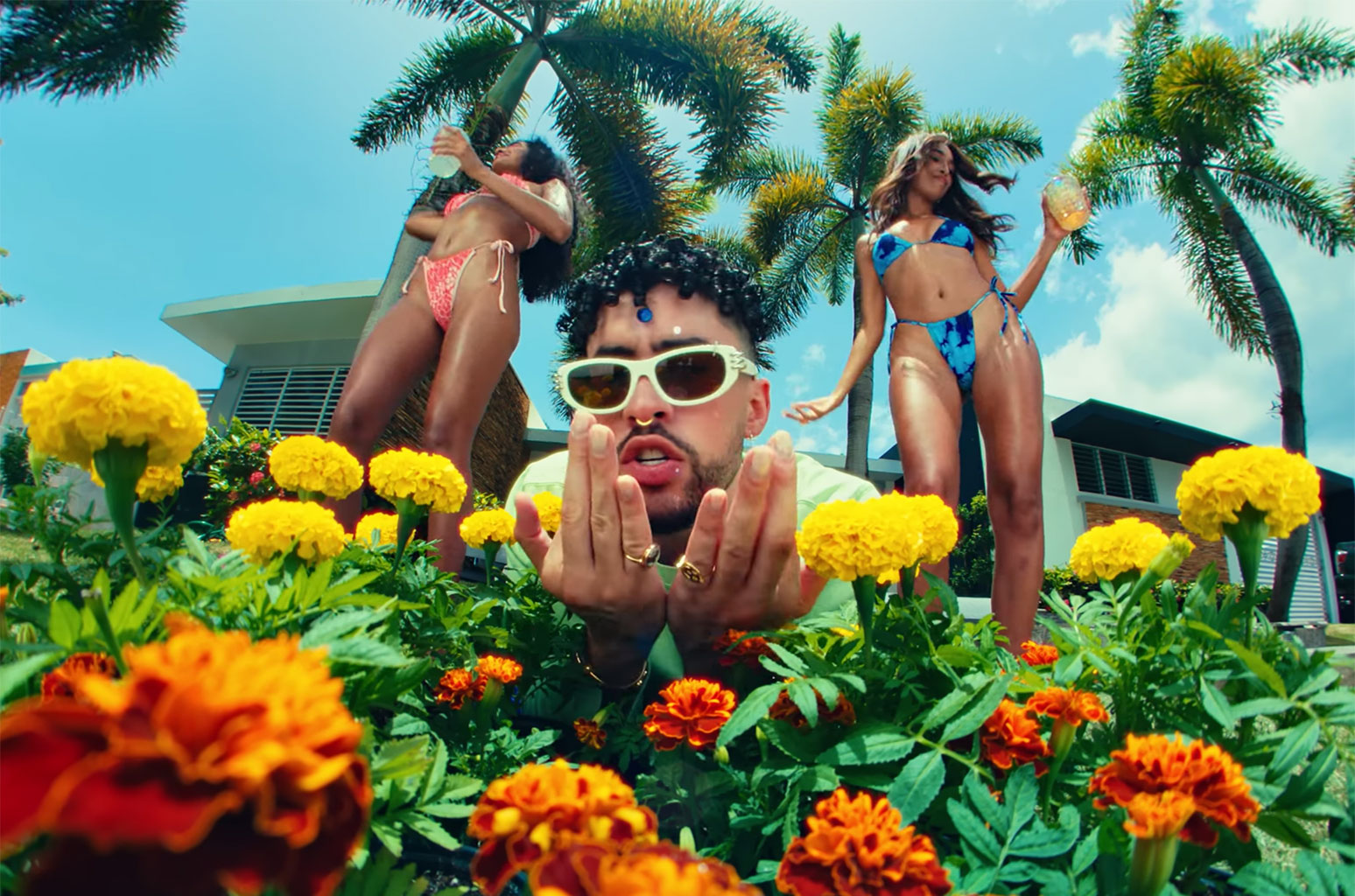 Bad Bunny & Chencho Corleone's 'Me Porto Bonito' Video: Watch
