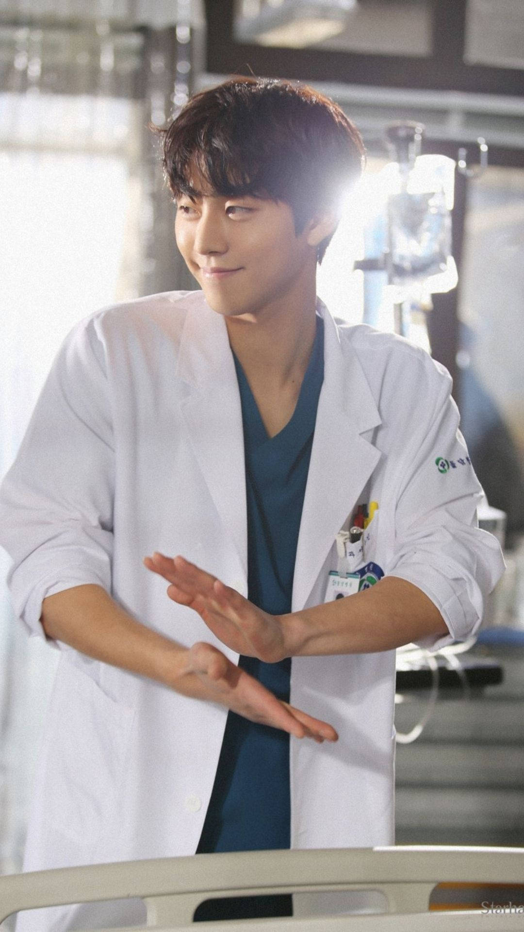 Download Ahn Hyo Seop Clapping Cutely Wallpaper