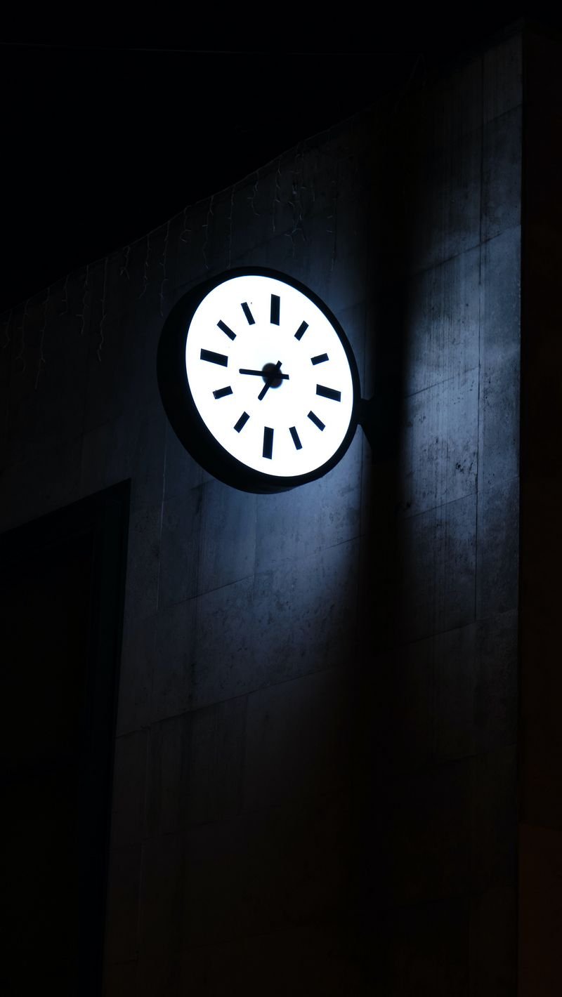 Download Wallpaper 800x1420 Clock, Dial, Backlight, Building, Dark Iphone Se 5s 5c 5 For Parallax HD Background