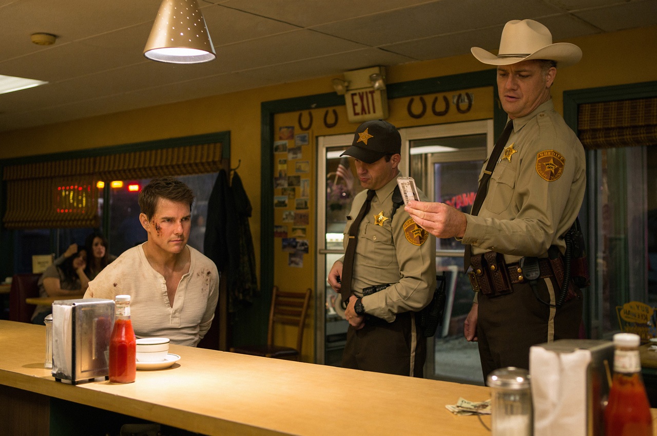 Review: Jack Reacher: Never Go Back Finds Tom Cruise Running In Place