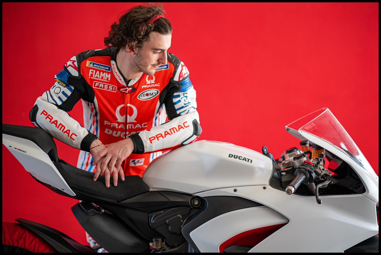 Wallpaper Ducati Panigale V2 Putih White Rosso Livery, Power 152HP Bobot 200Kg.com