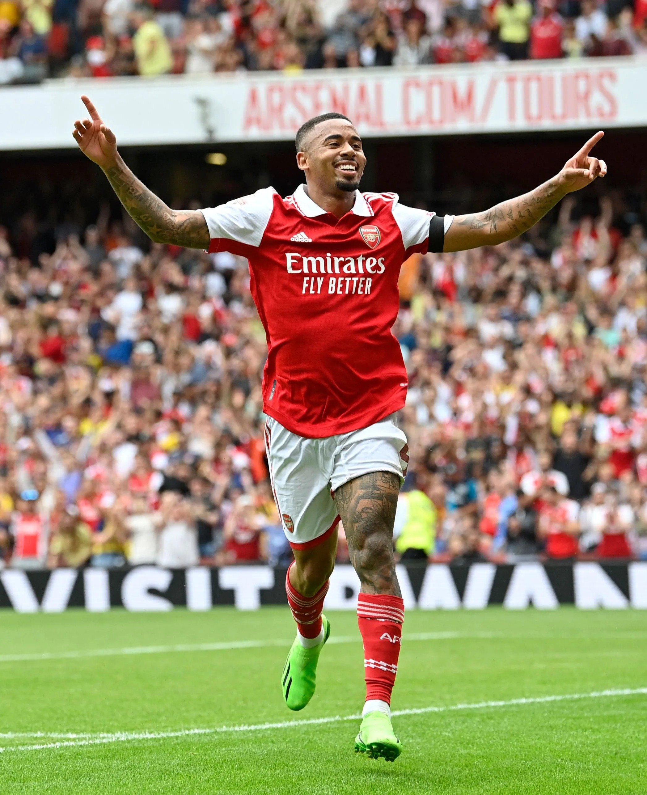 Gabriel Jesus Keeps Up Red Hot Form With Hat Trick On Home Debut As Arsenal Thrash Sevilla 6 0 In Emirates Cup