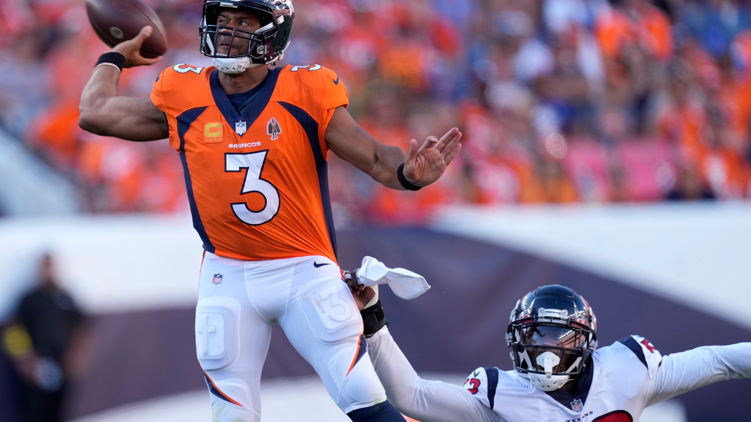 Russell Wilson Leads Sloppy Broncos Past Texans 16 9