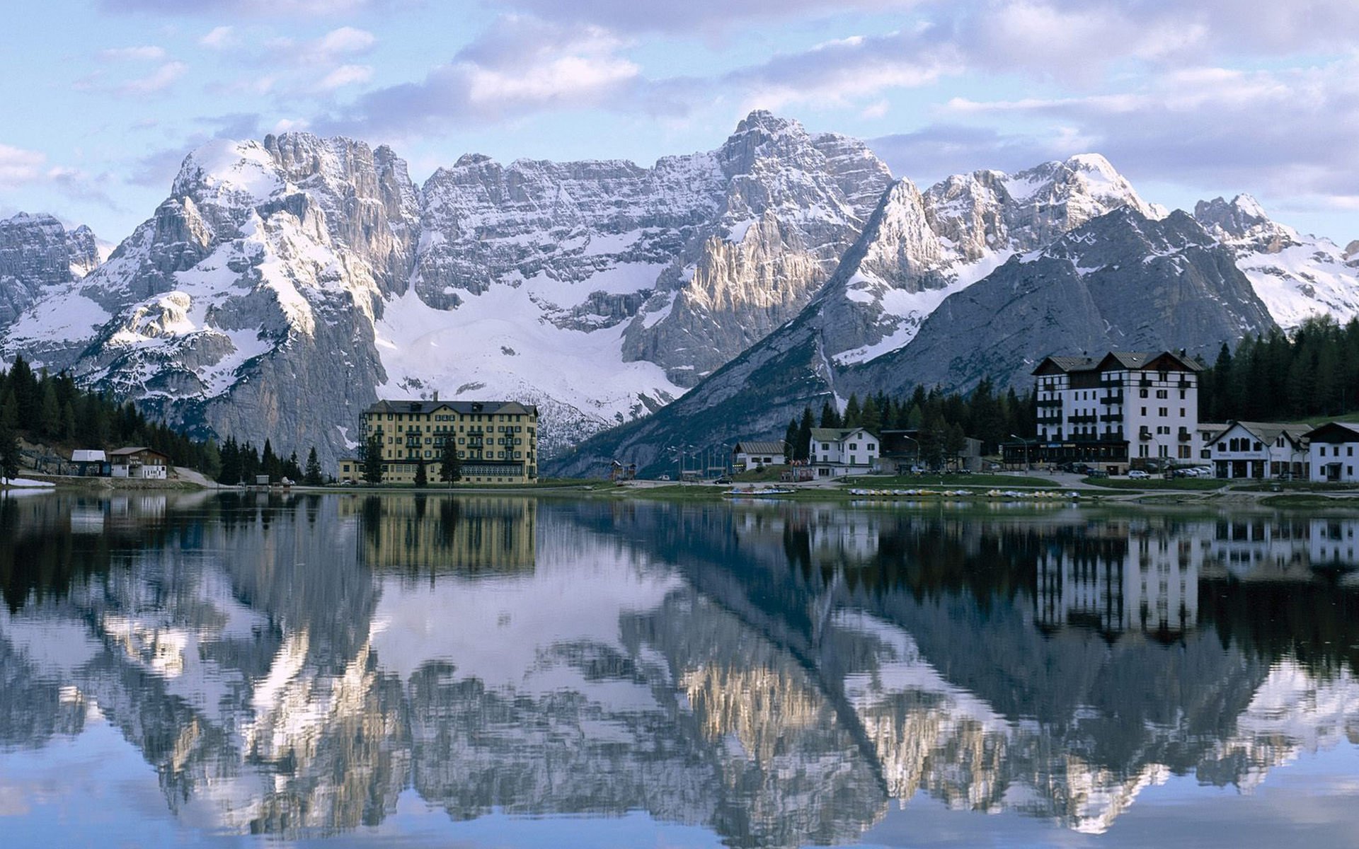 Beautiful Lake Misurina HD wallpaper