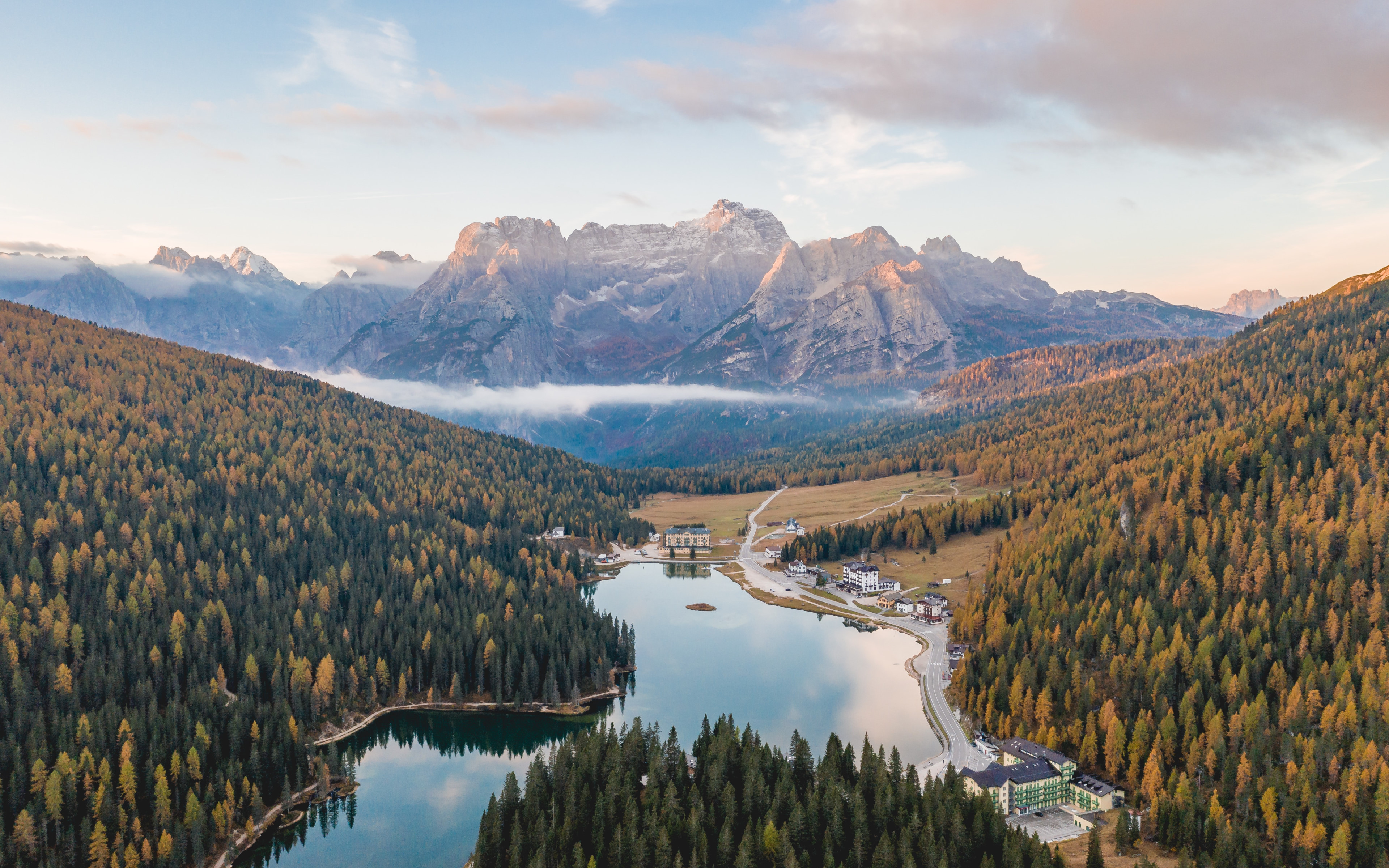 Download wallpaper: Lake Misurina 3840x2400