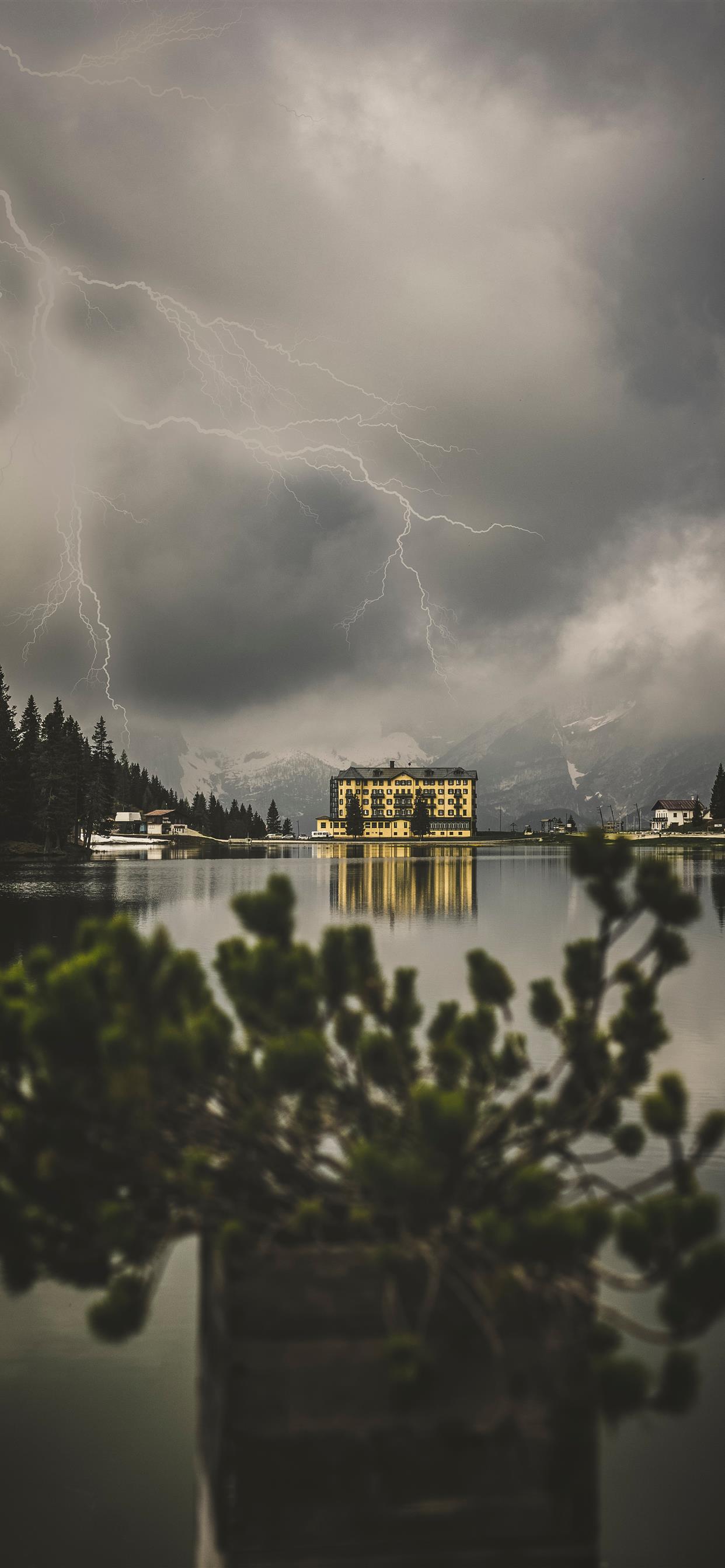 Lake Misurina! iPhone X Wallpaper Free Download