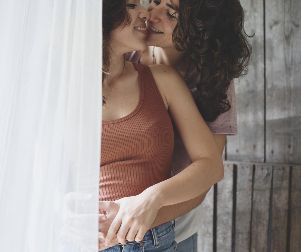 Two Girl Kissing Image Wallpaper