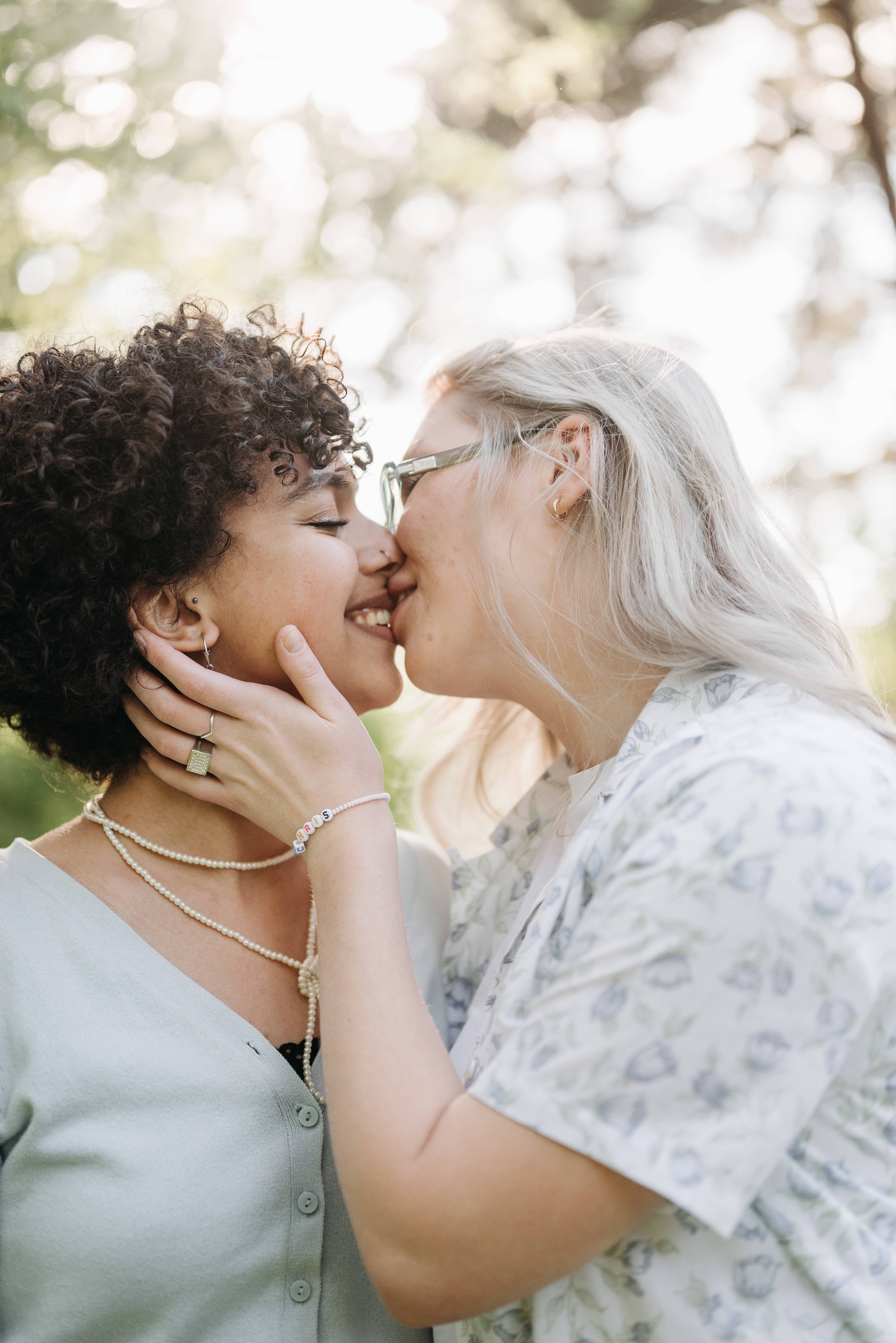 Girls Kissing Photo, Download Free Girls Kissing & HD Image