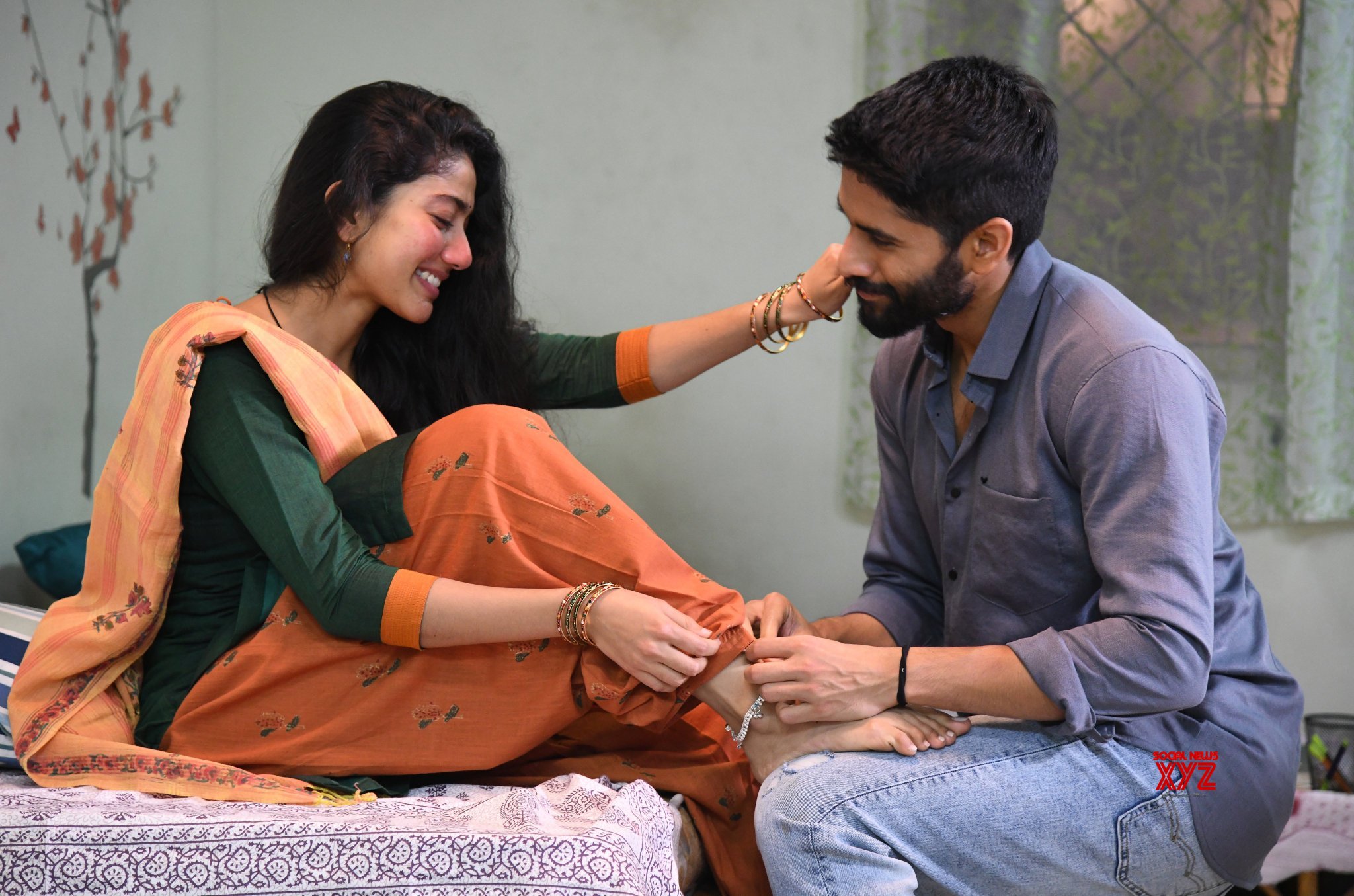 Naga Chaitanya And Sai Pallavi Stills From Love Story Movie Ay Pilla Song News XYZ